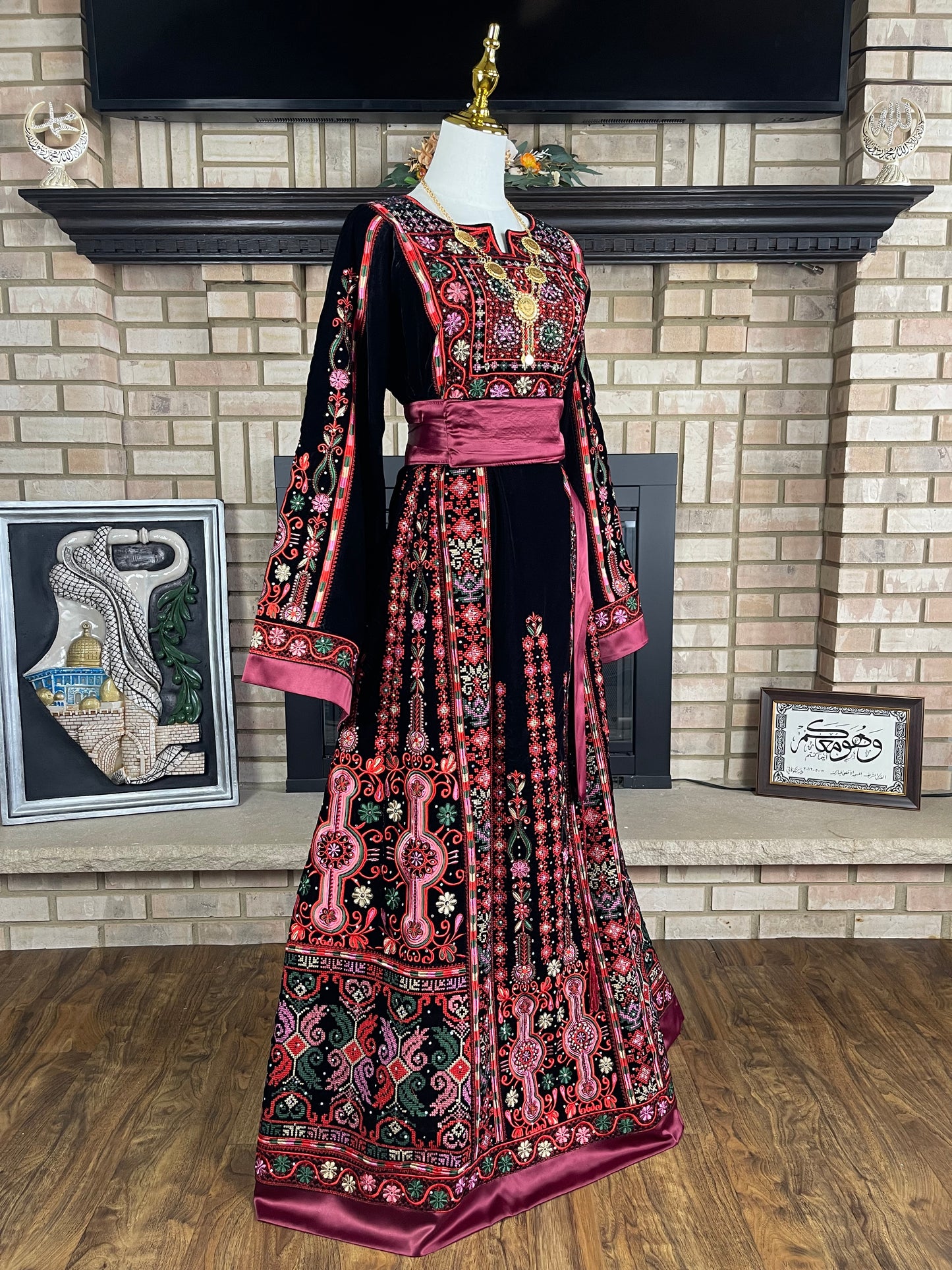 Black/Red All-Velvet Malaka Thobe