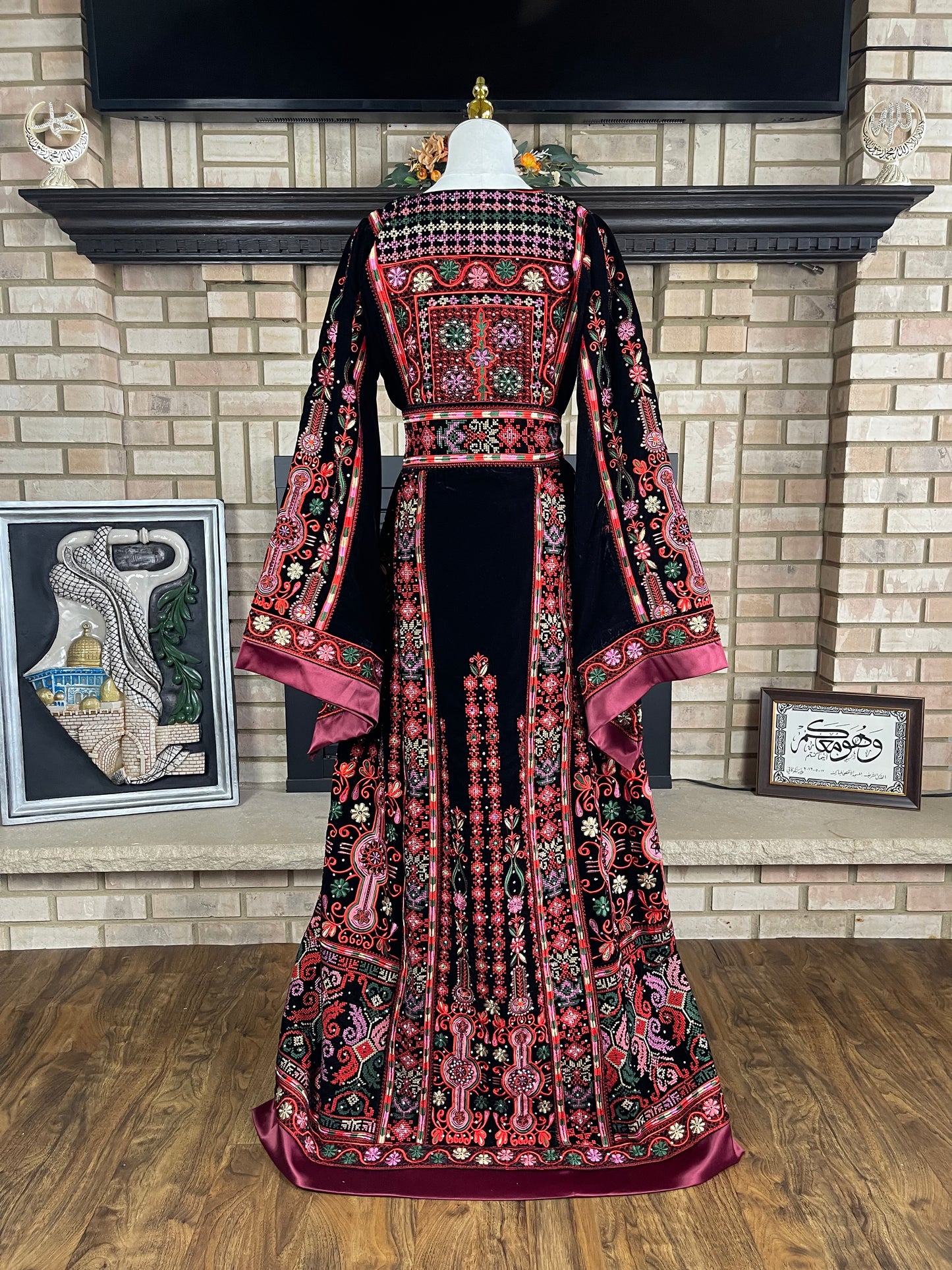 Black/Red All-Velvet Malaka Thobe