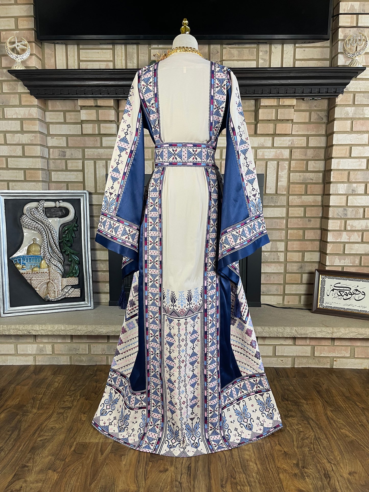 Cream/Navy Akka Thobe