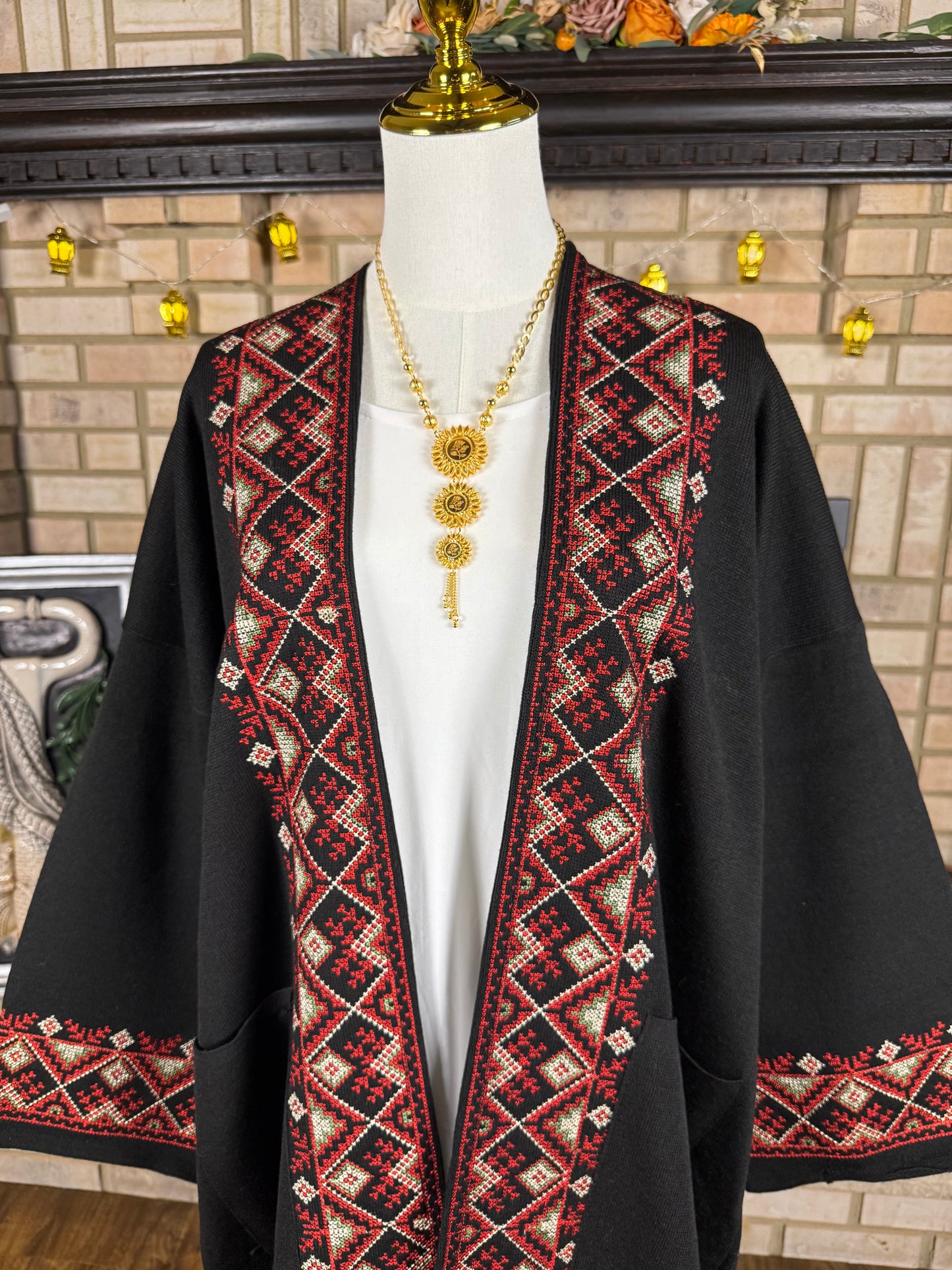 Black/Red Wool Besht