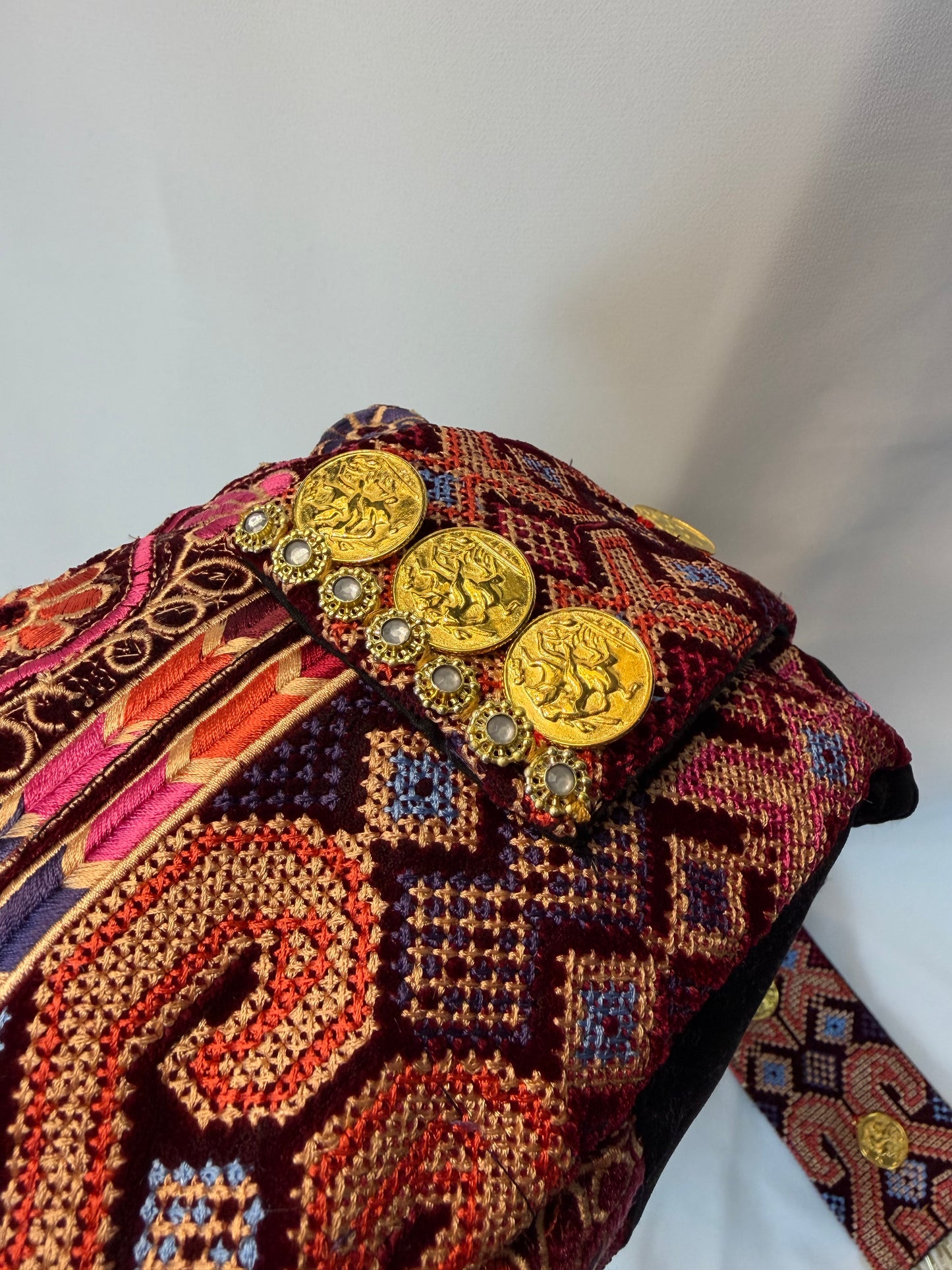 Velvet Golden Coin "Lira" hat (Waqah)