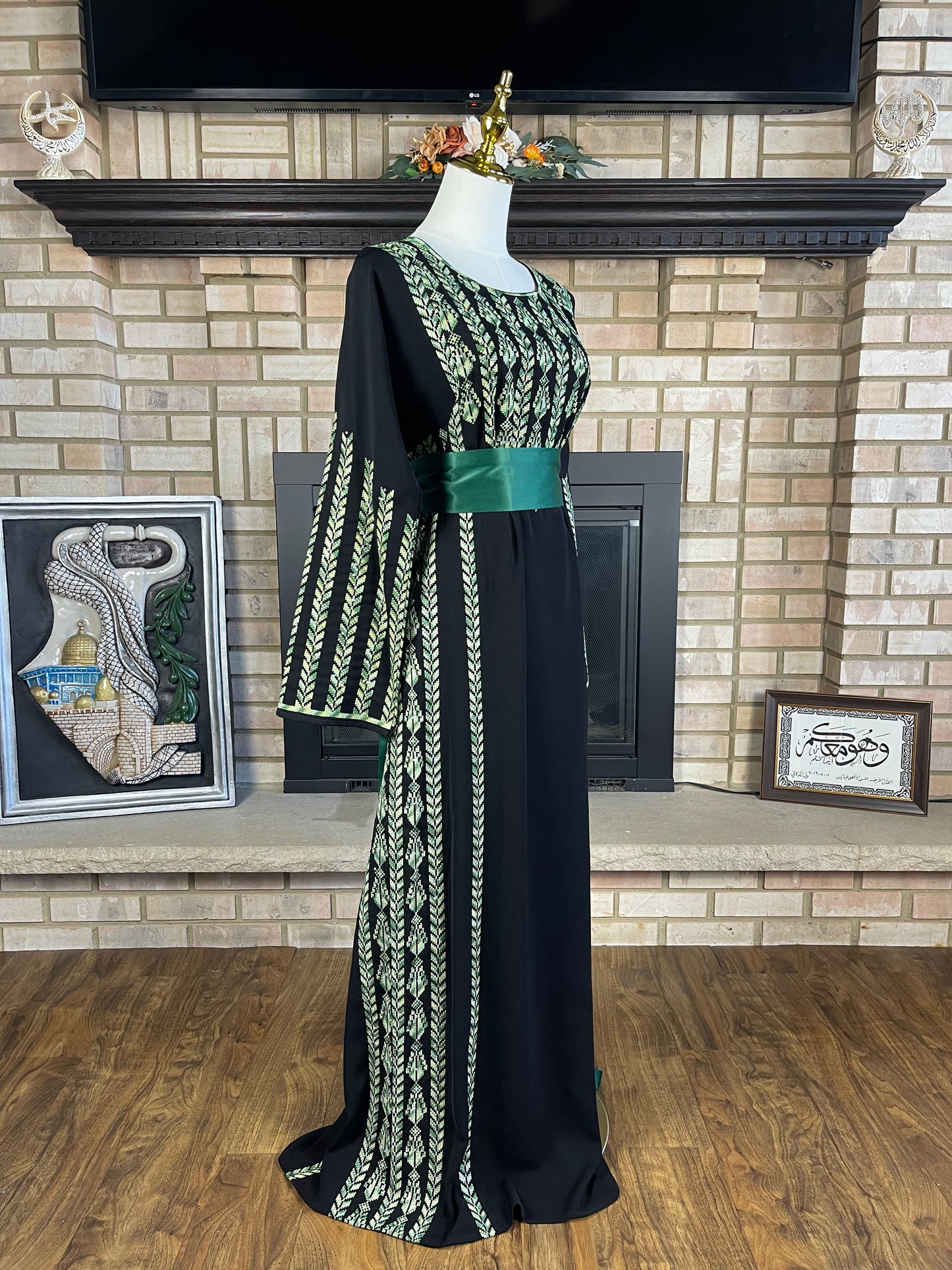 Black/Green Sanabel Thobe