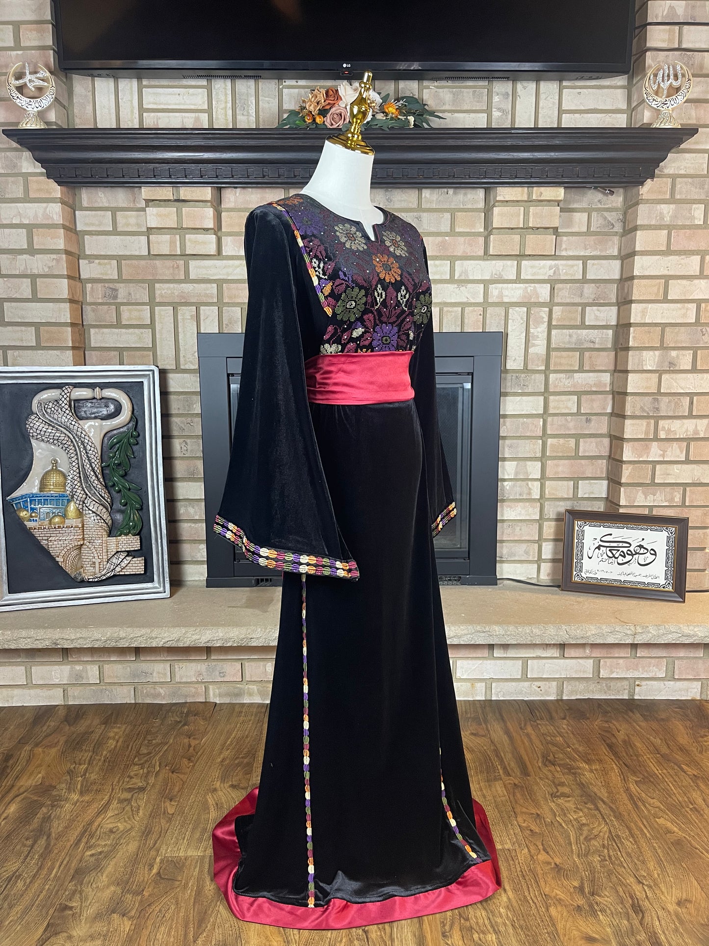 Black/Maroon Velvet Roses Thobe