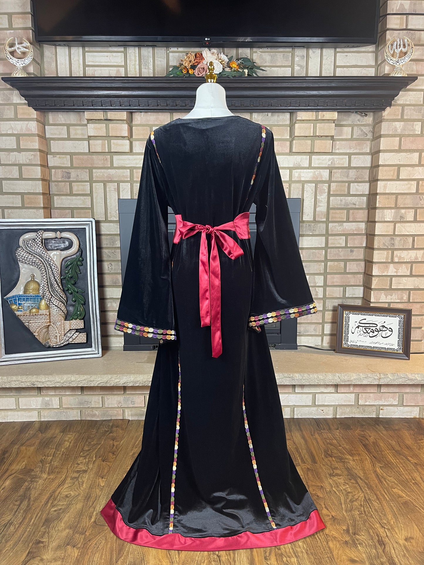 Black/Maroon Velvet Roses Thobe