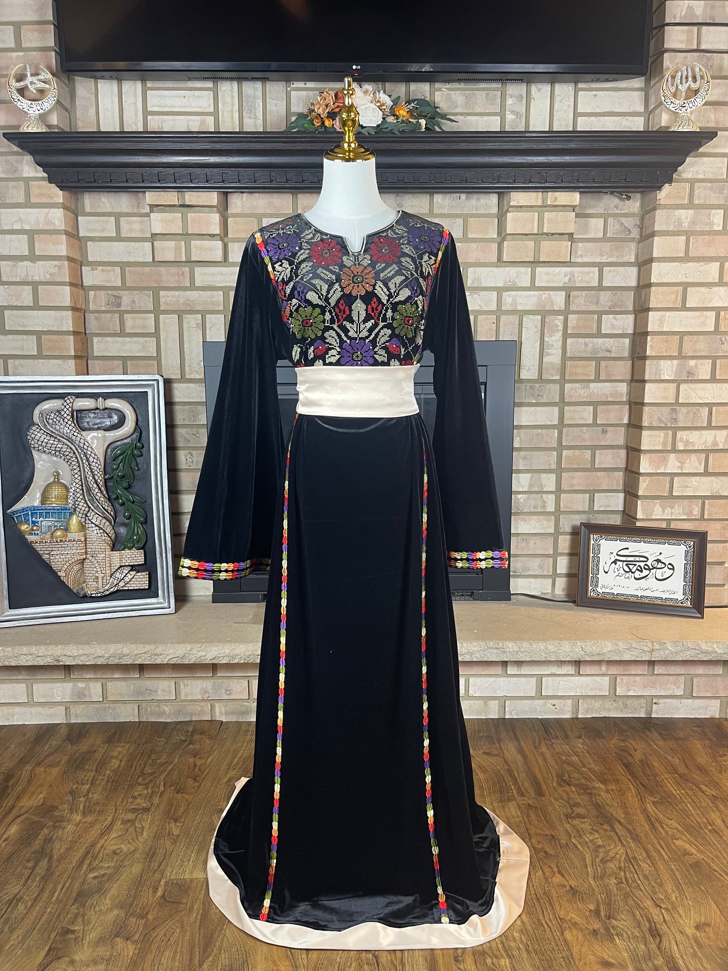 Black/Gold Velvet Roses Thobe