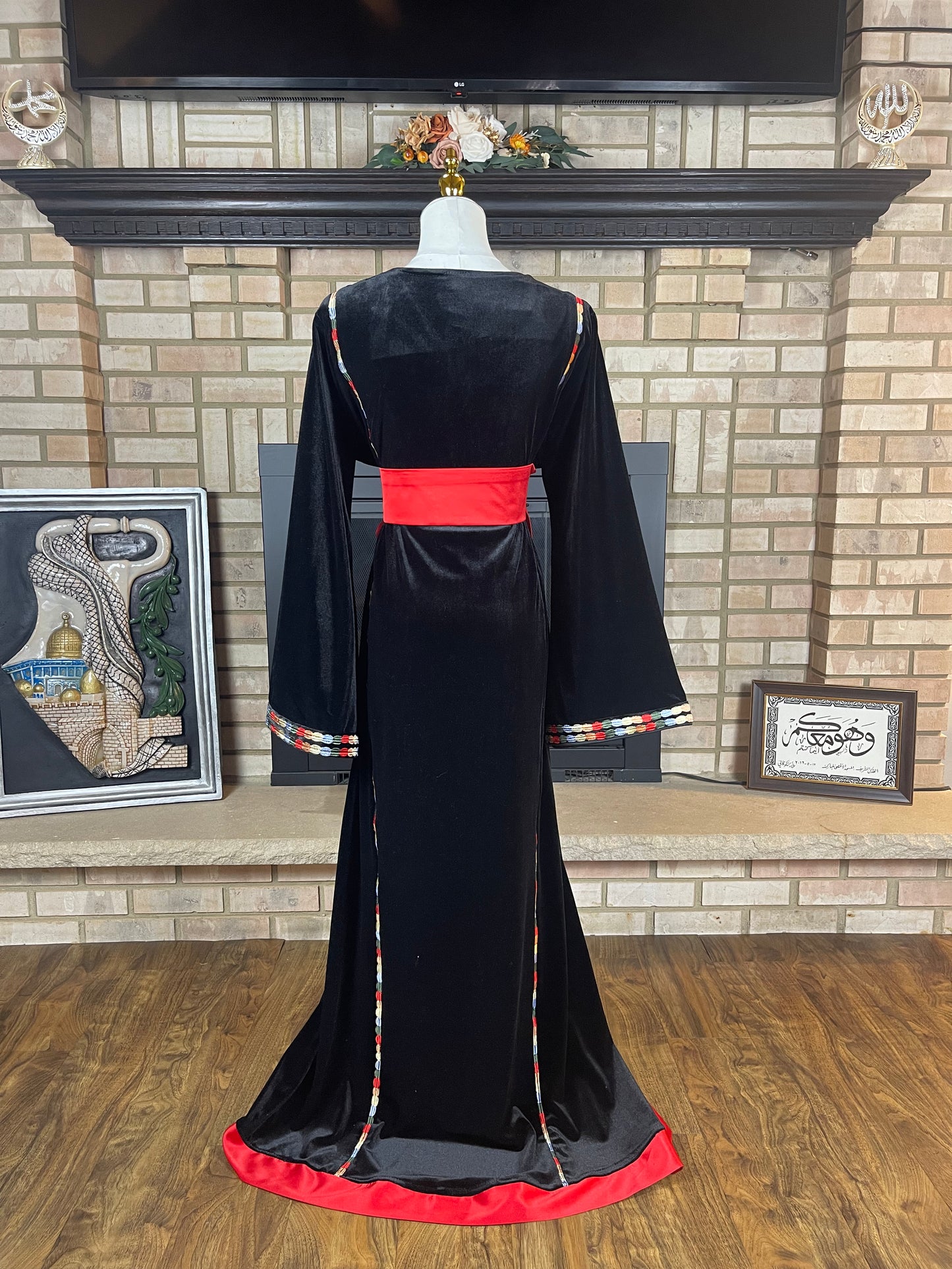 Black/Red Velvet Roses Thobe