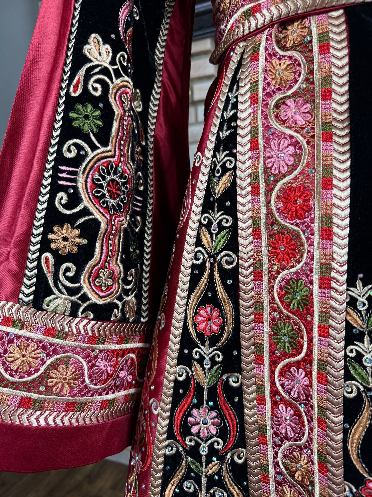 Black/Red Velvet & Satin Malaka Thobe
