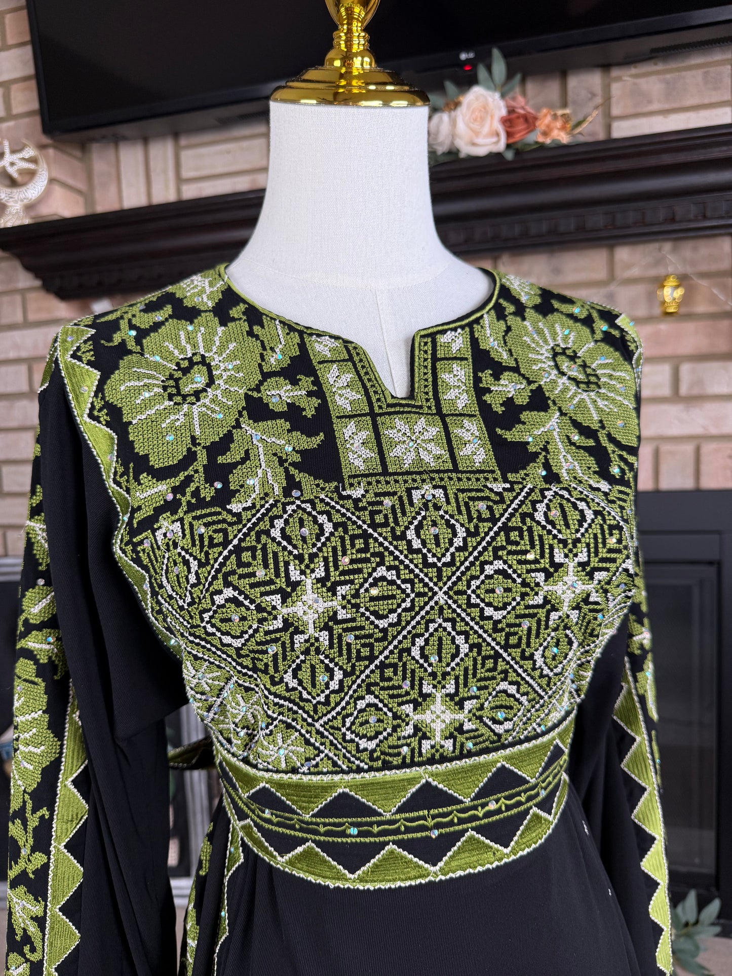 Black/Green Khan Yunis Thobe