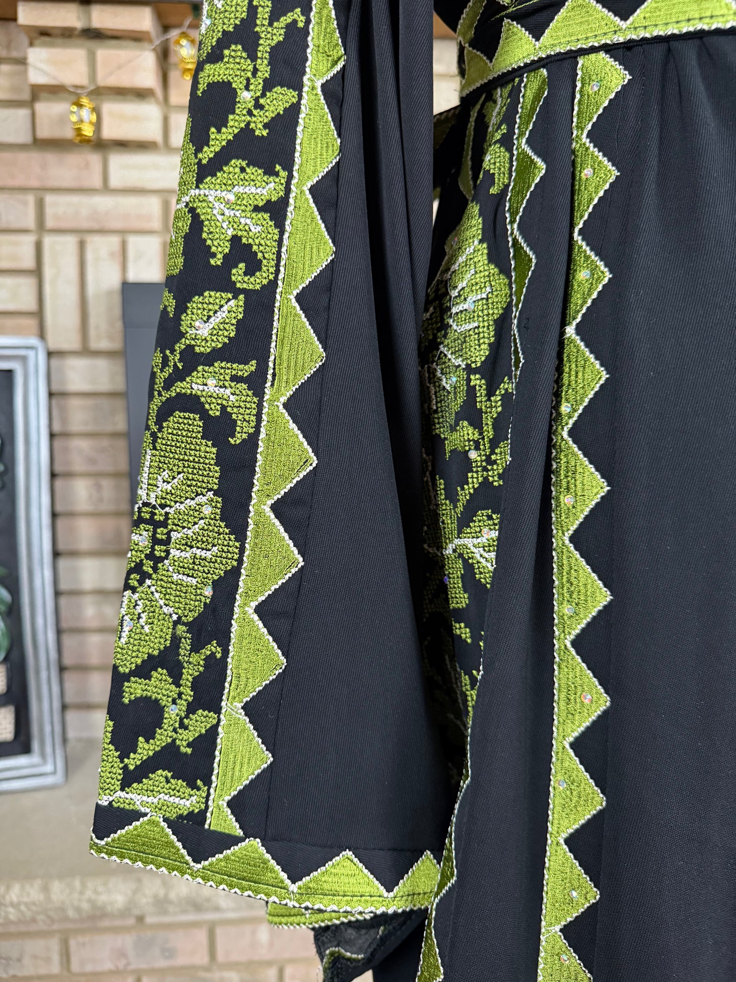 Black/Green Khan Yunis Thobe