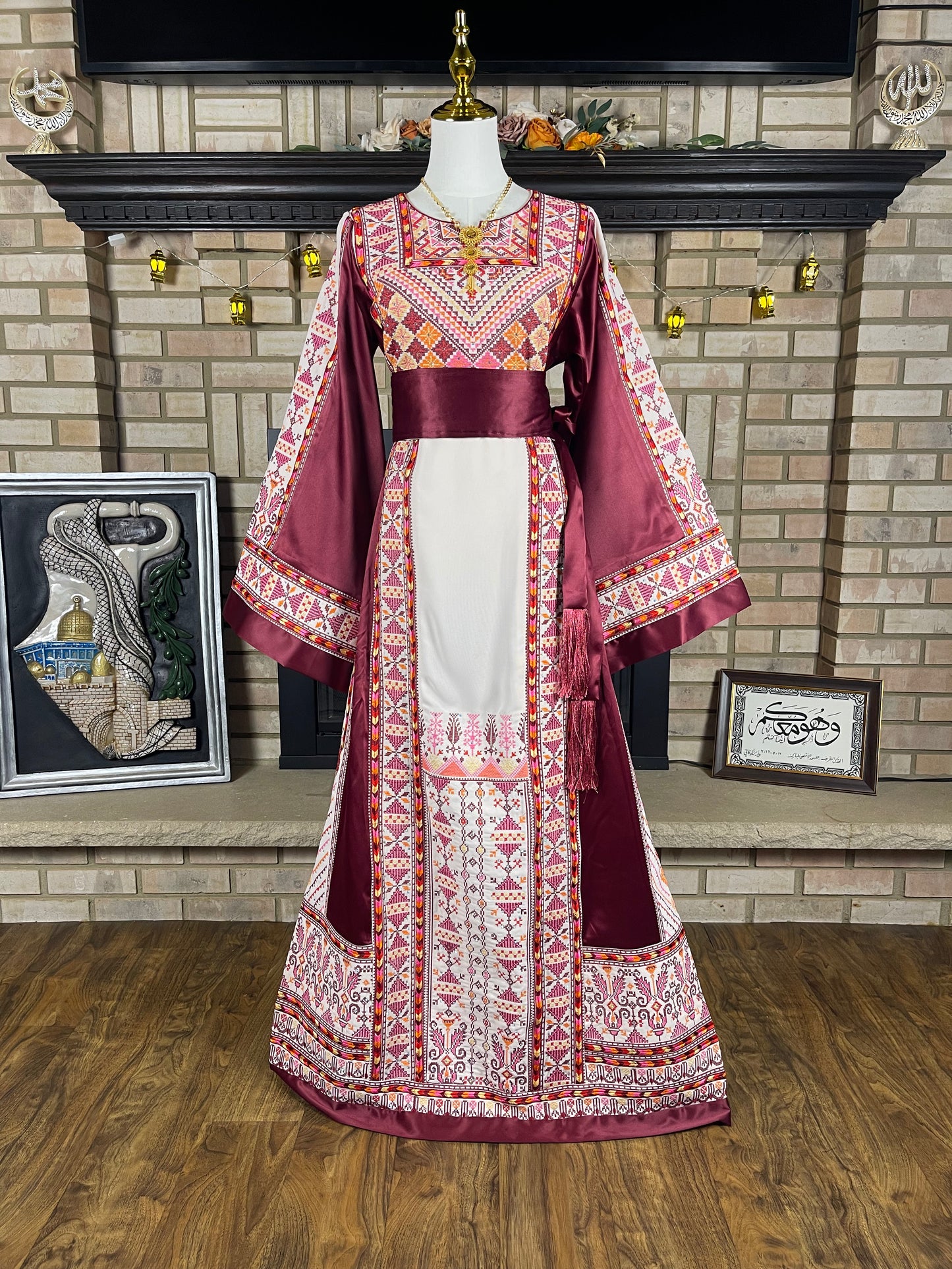 Cream/Pink Akka Thobe