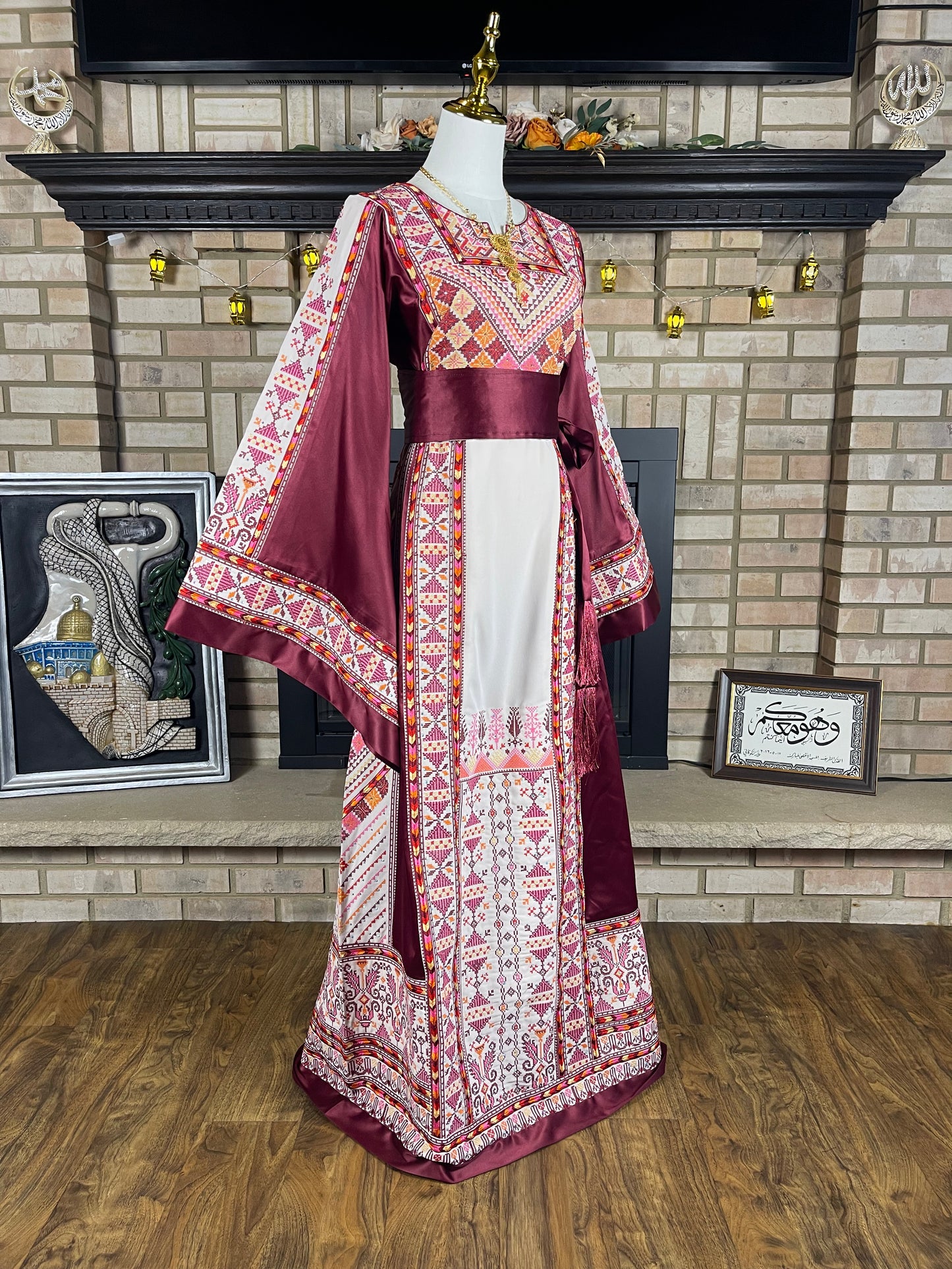 Cream/Pink Akka Thobe