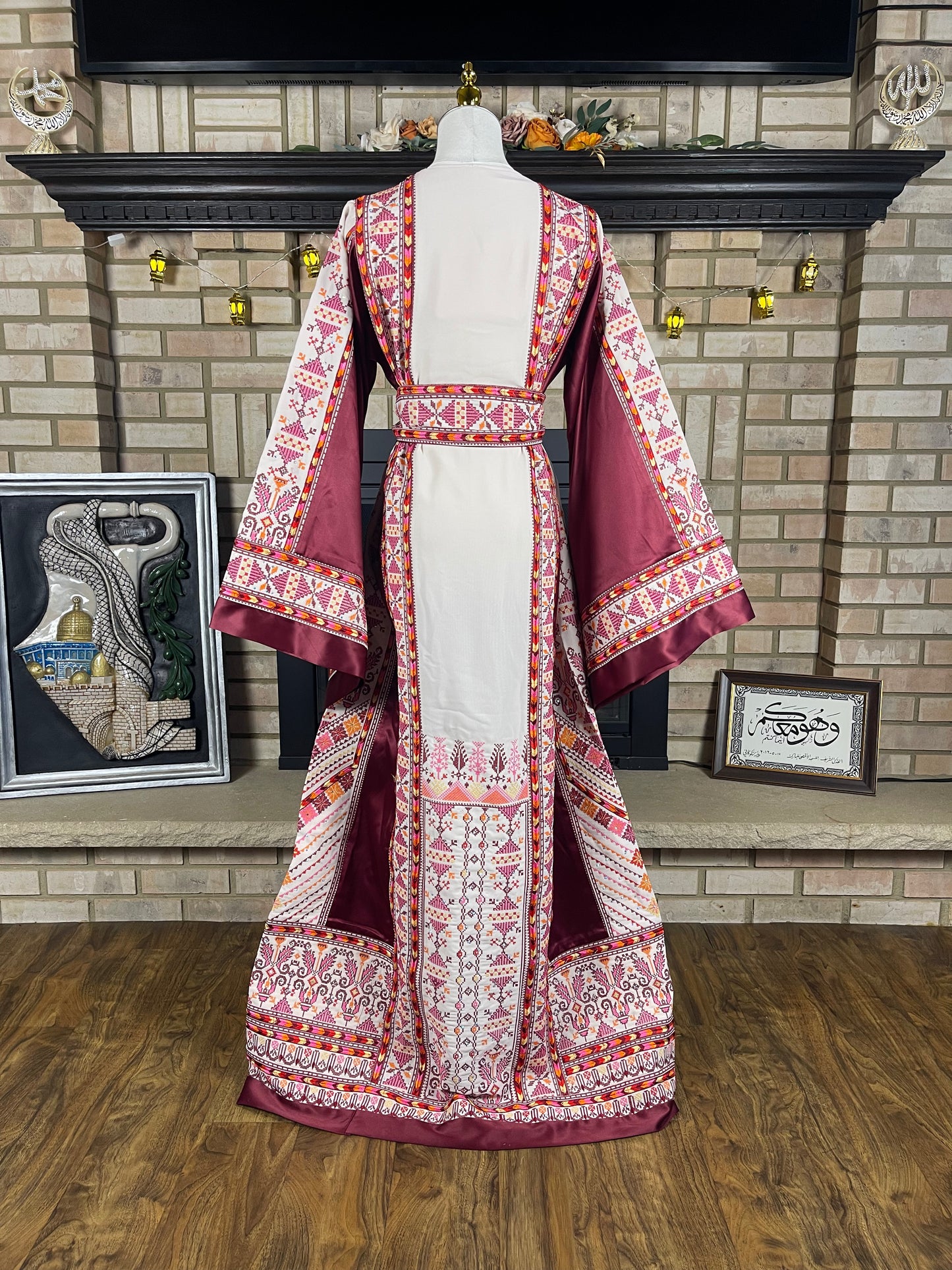 Cream/Pink Akka Thobe