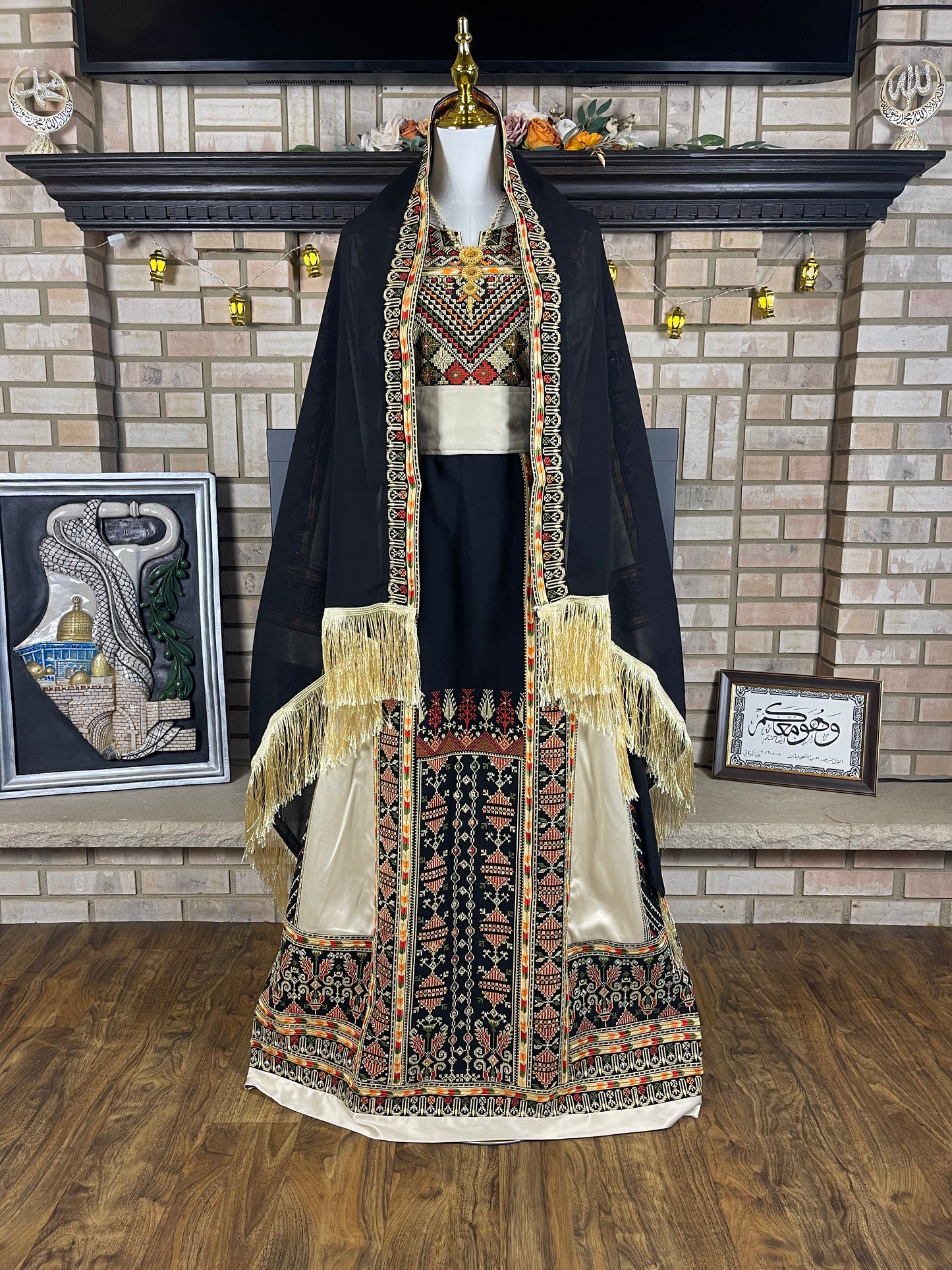 Black/Gold Akka Thobe & Headpiece