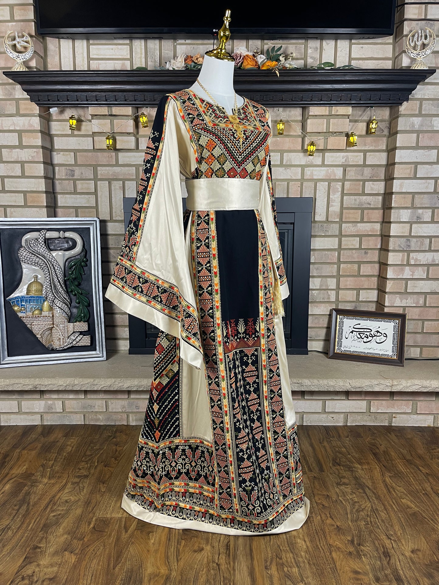 Black/Gold Akka Thobe & Headpiece