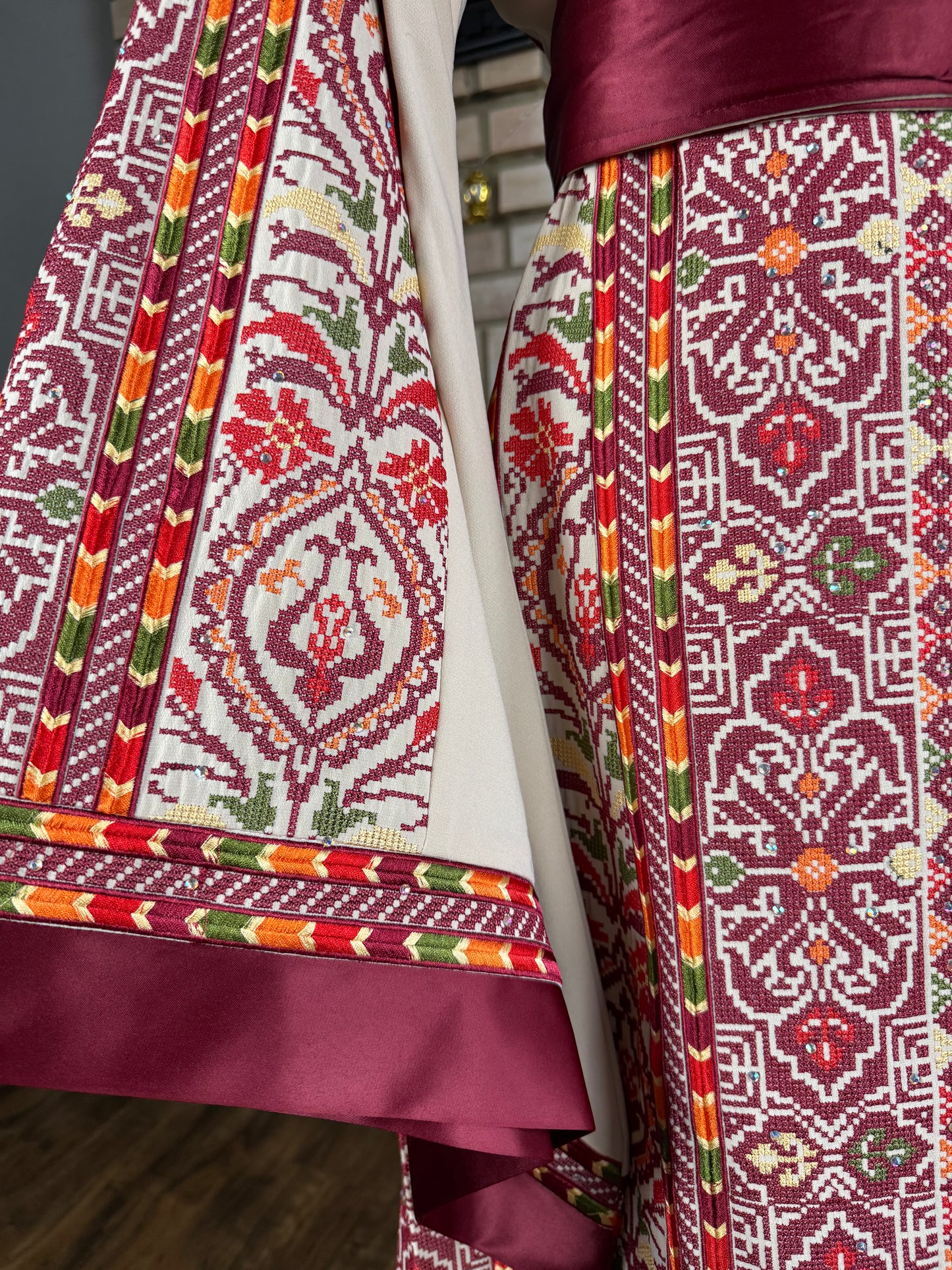 Cream/Burgundy Beit Lahia Thobe