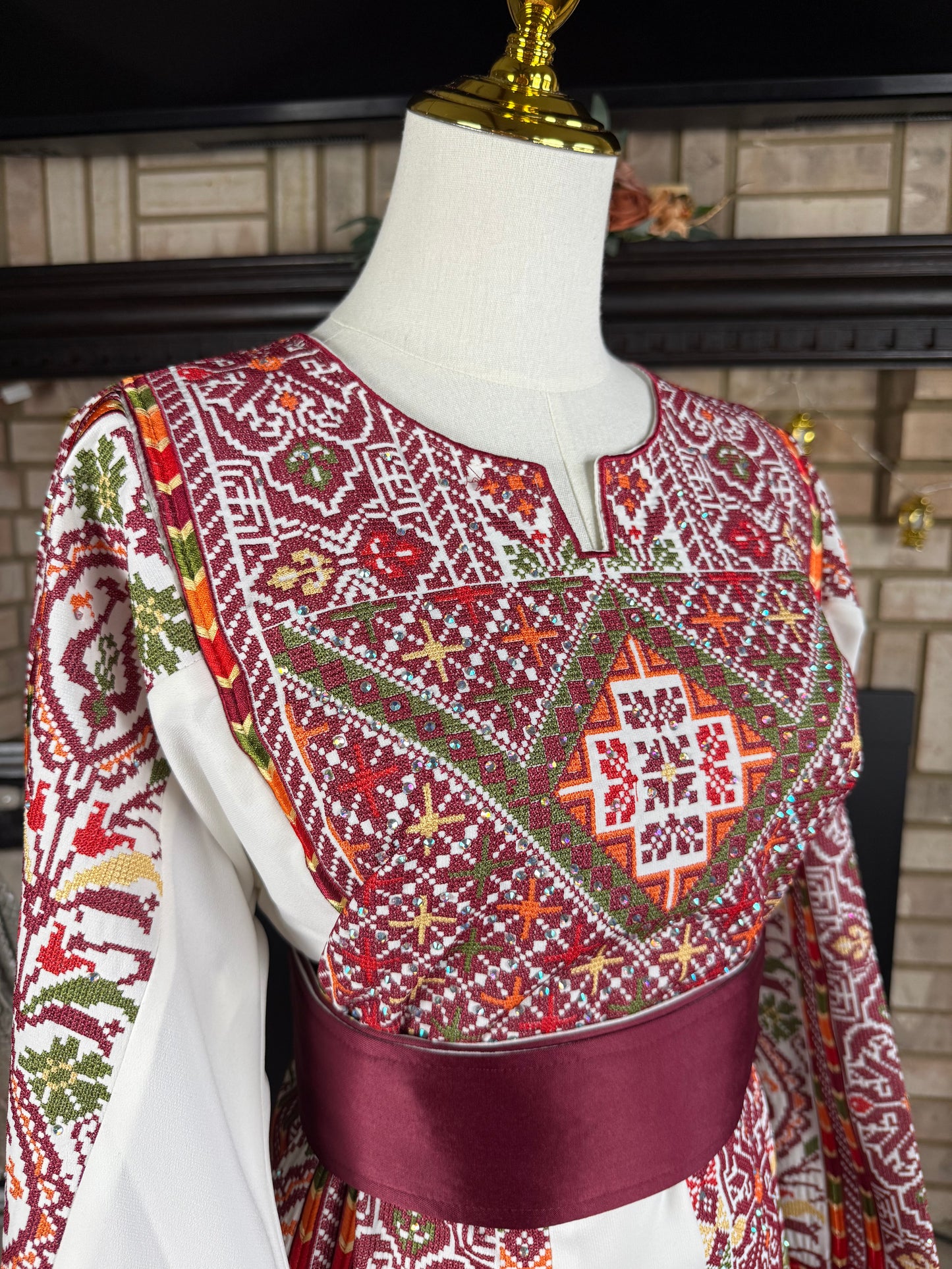 White/Burgundy Beit Lahia Thobe