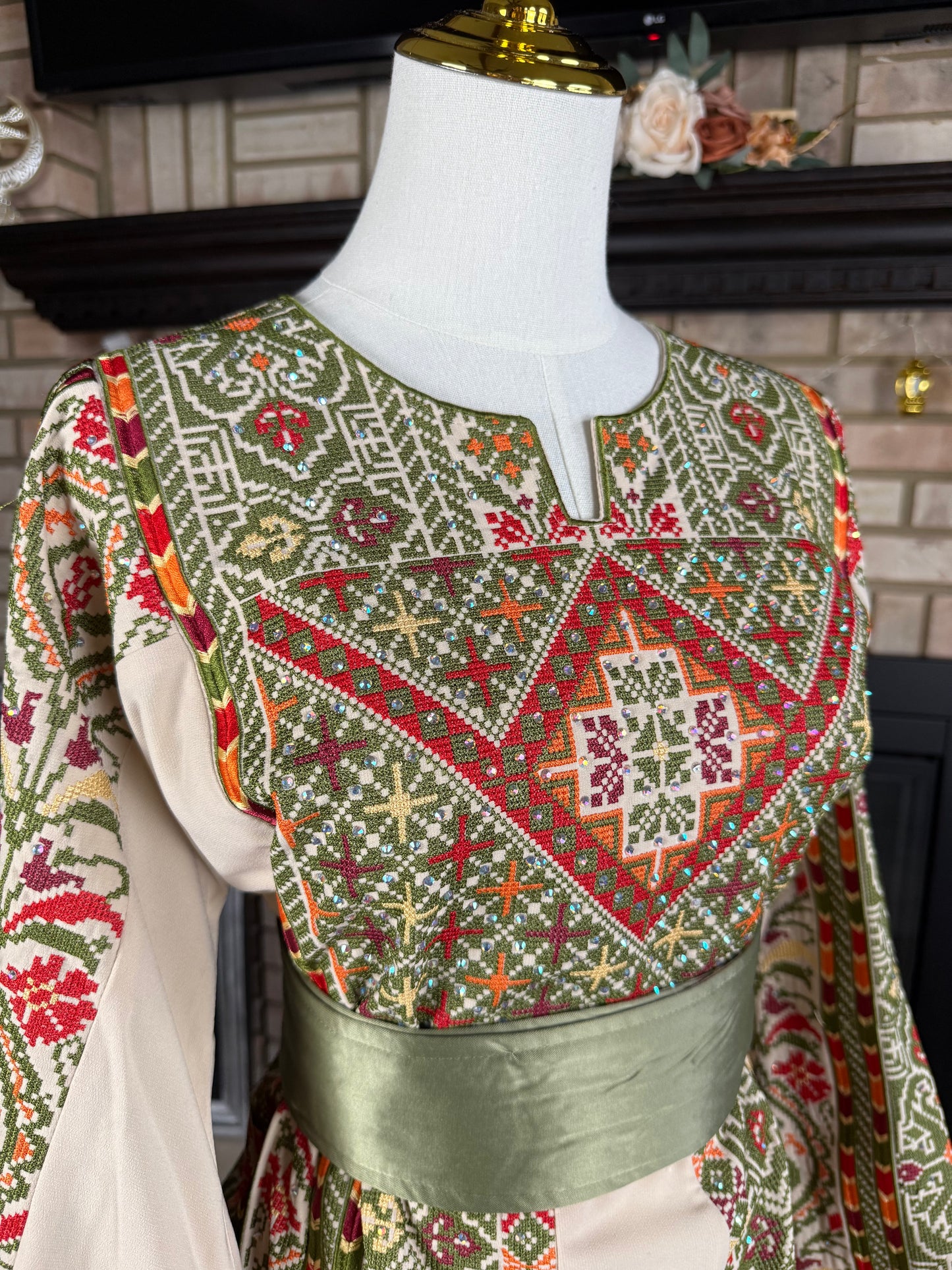 Cream/Green Beit Lahia Thobe