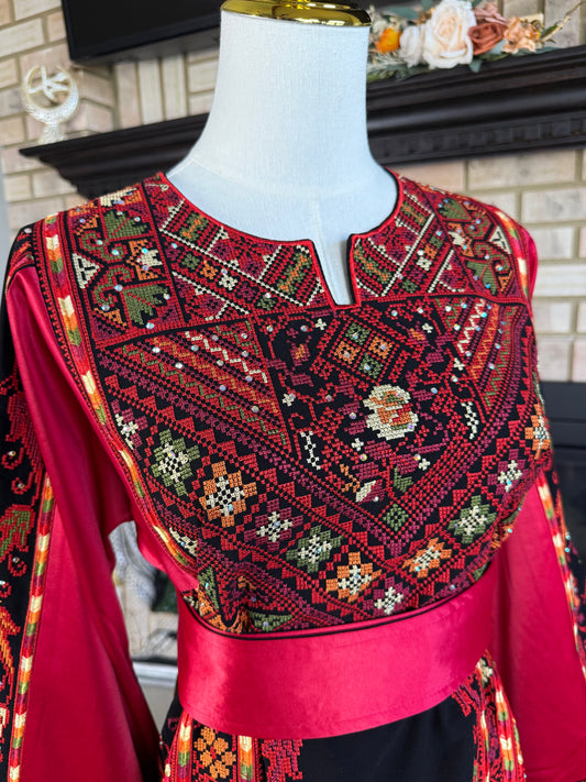 Black/Red Turmus'ayya Thobe