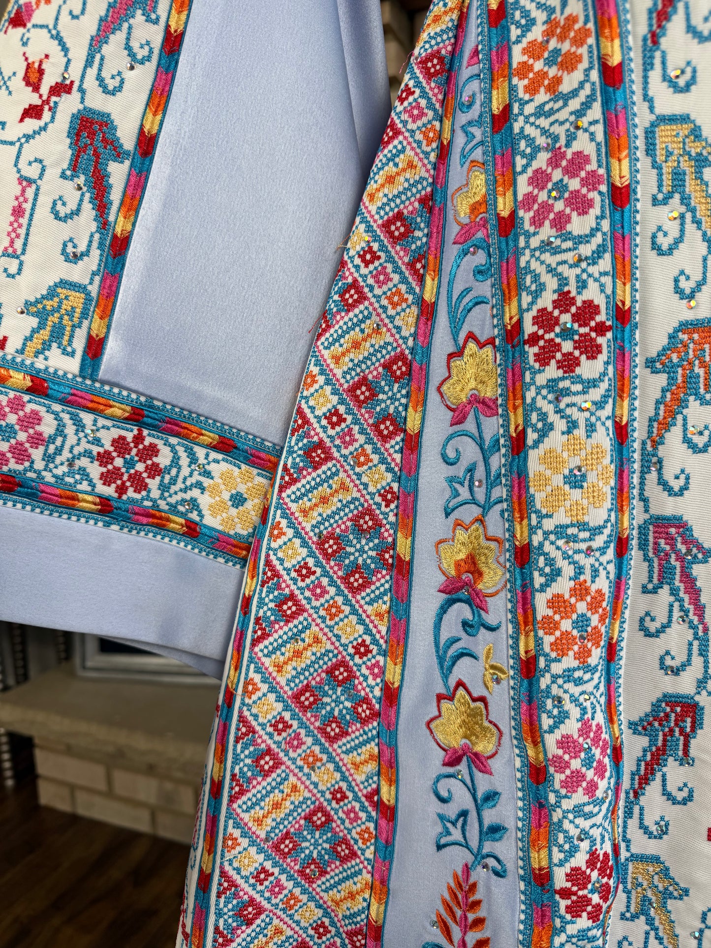 White/Baby Blue Turmus'ayya Thobe