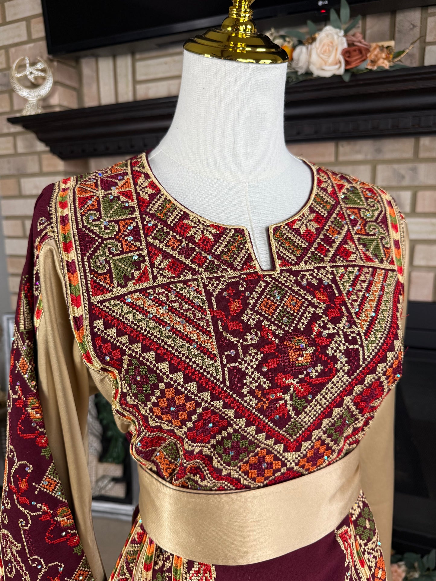 Burgundy/Gold Turmus'ayya Thobe