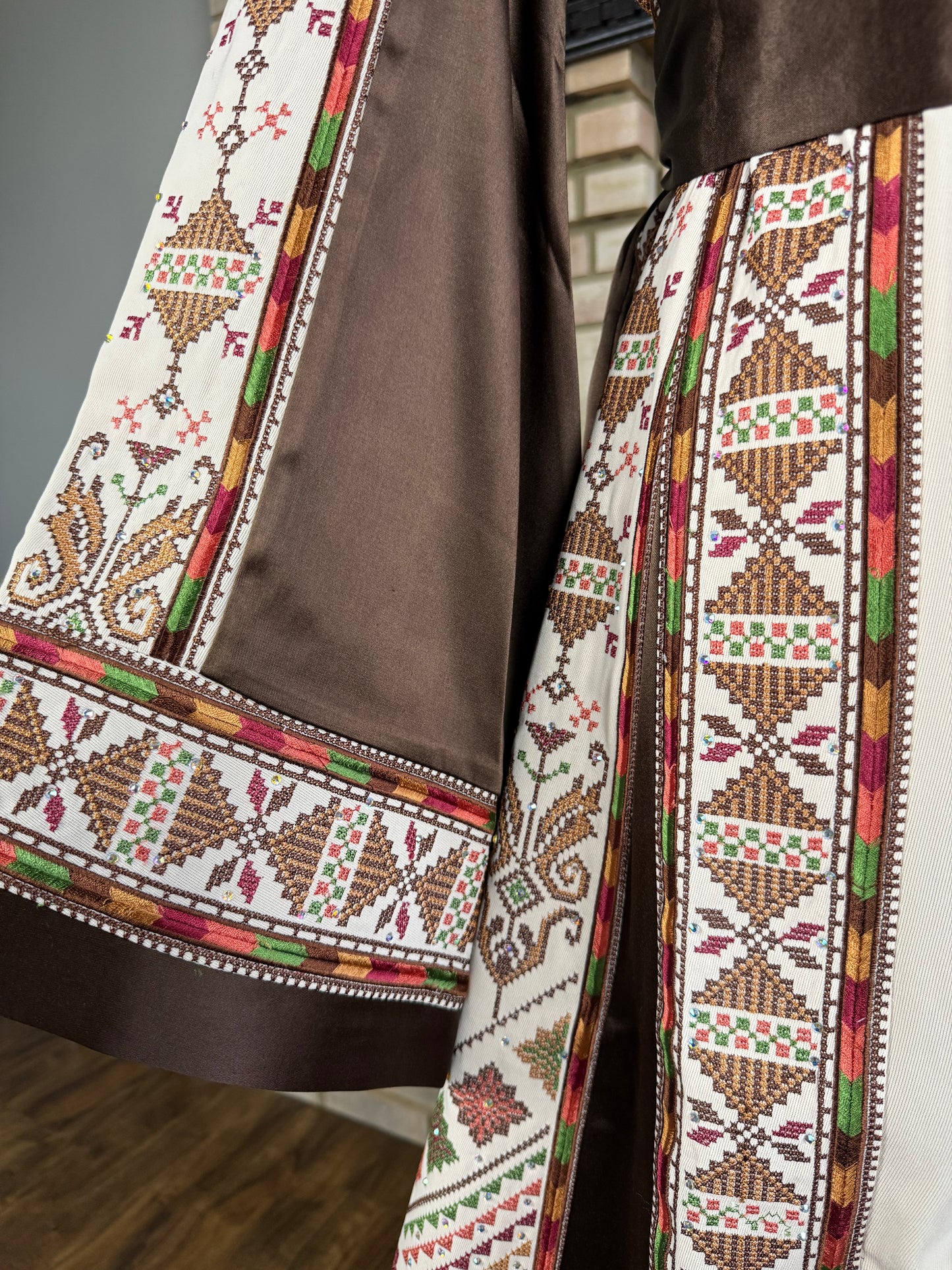 Cream/Brown Akka Thobe