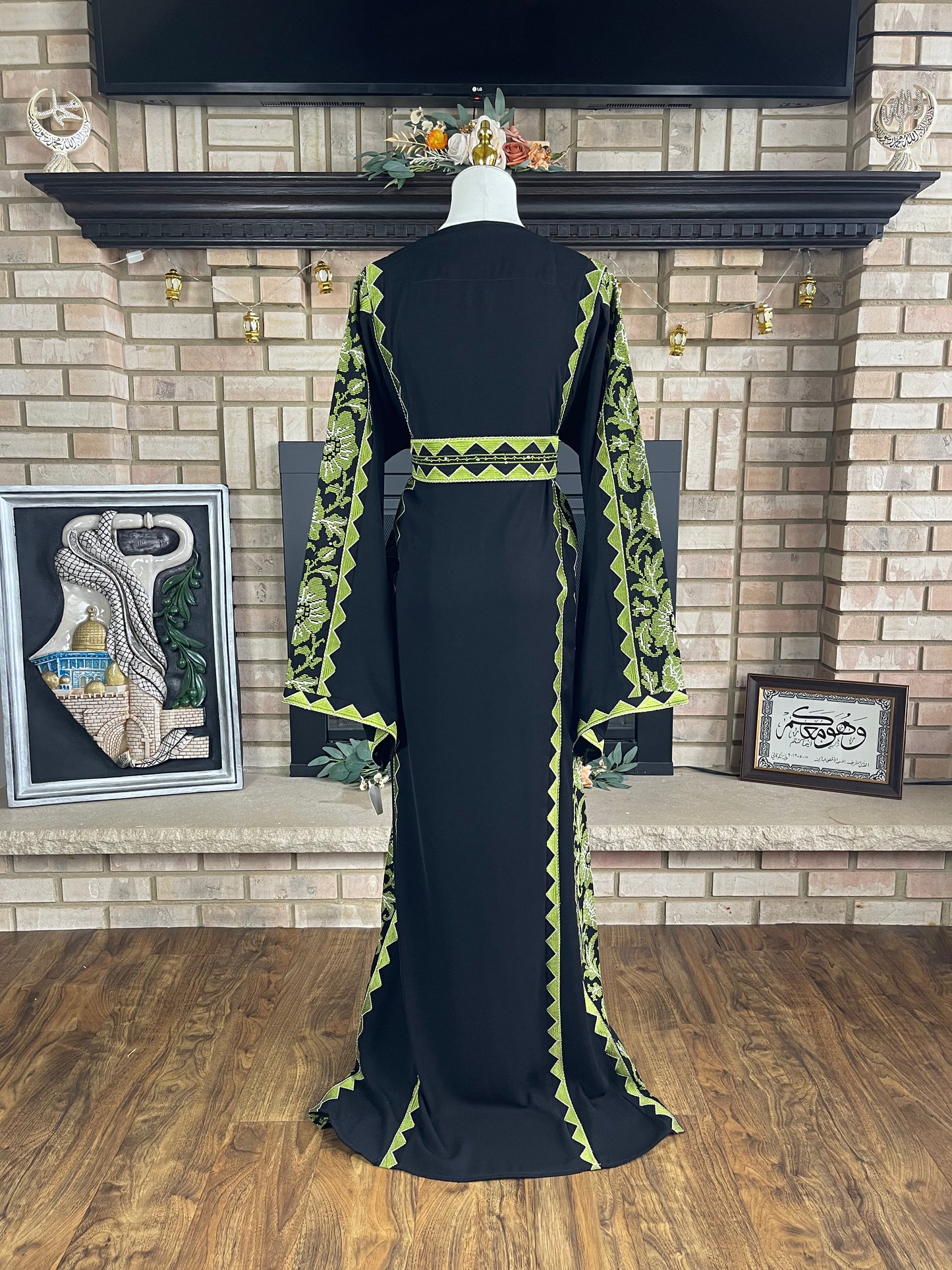 Black/Green Khan Yunis Thobe