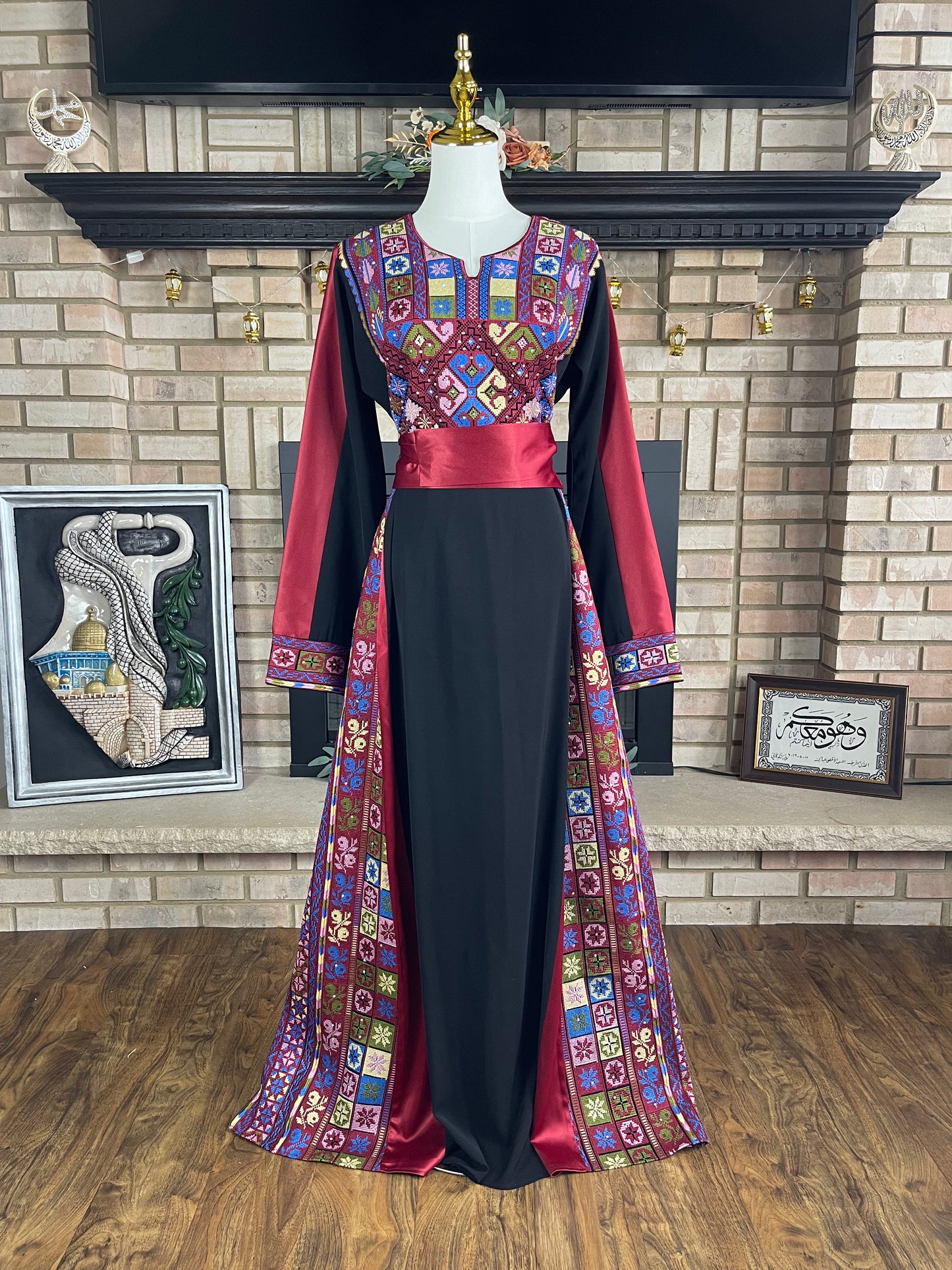 Black/Maroon Bir al-Saba‘ Thobe