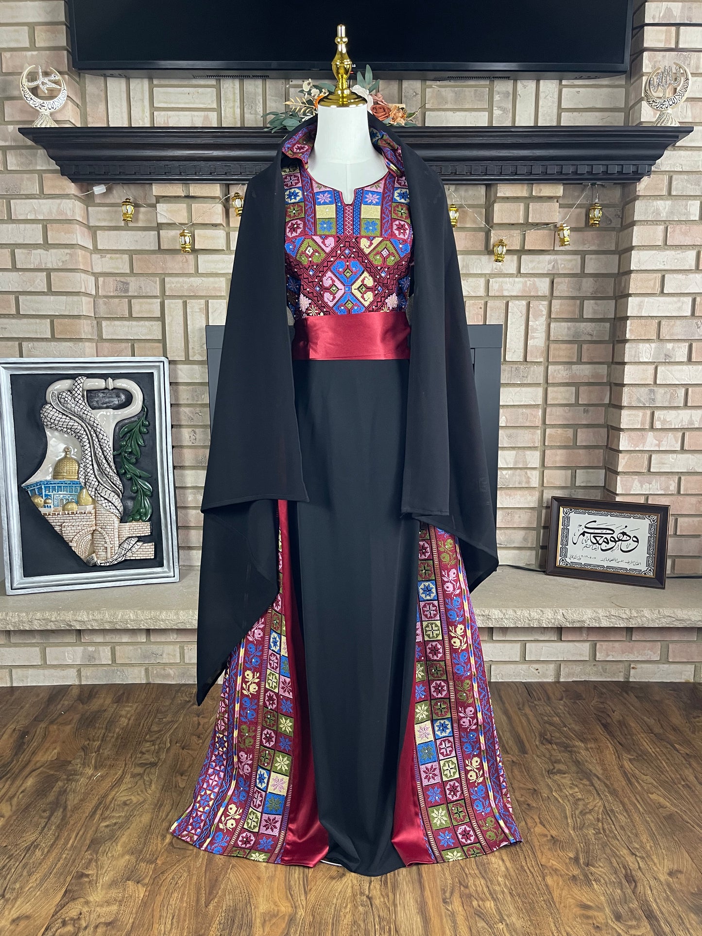 Black/Maroon Bir al-Saba‘ Thobe