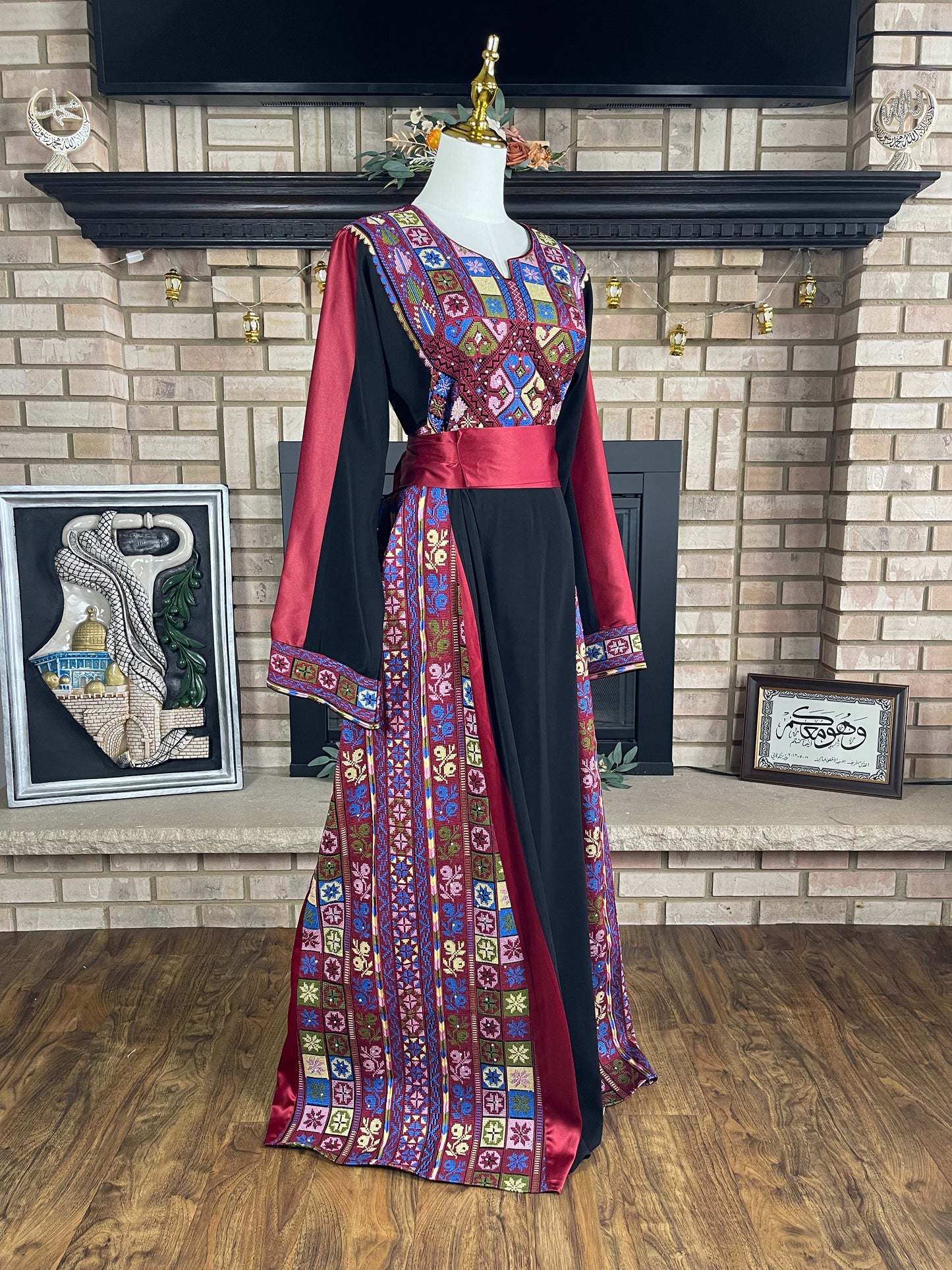 Black/Maroon Bir al-Saba‘ Thobe