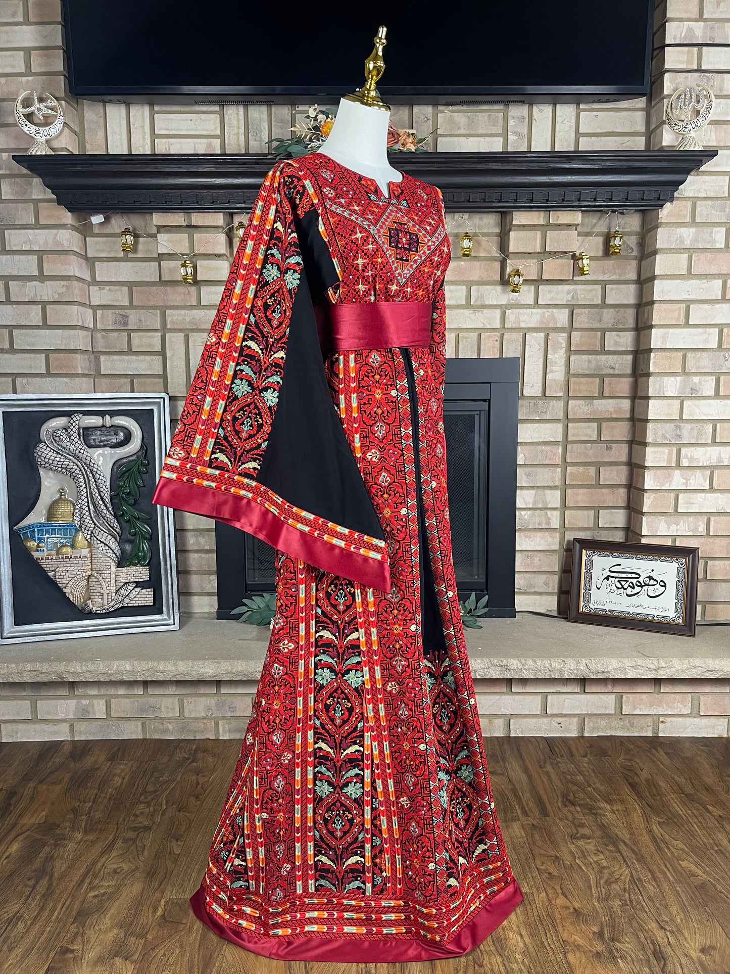 Black/Red Beit Lahia Thobe