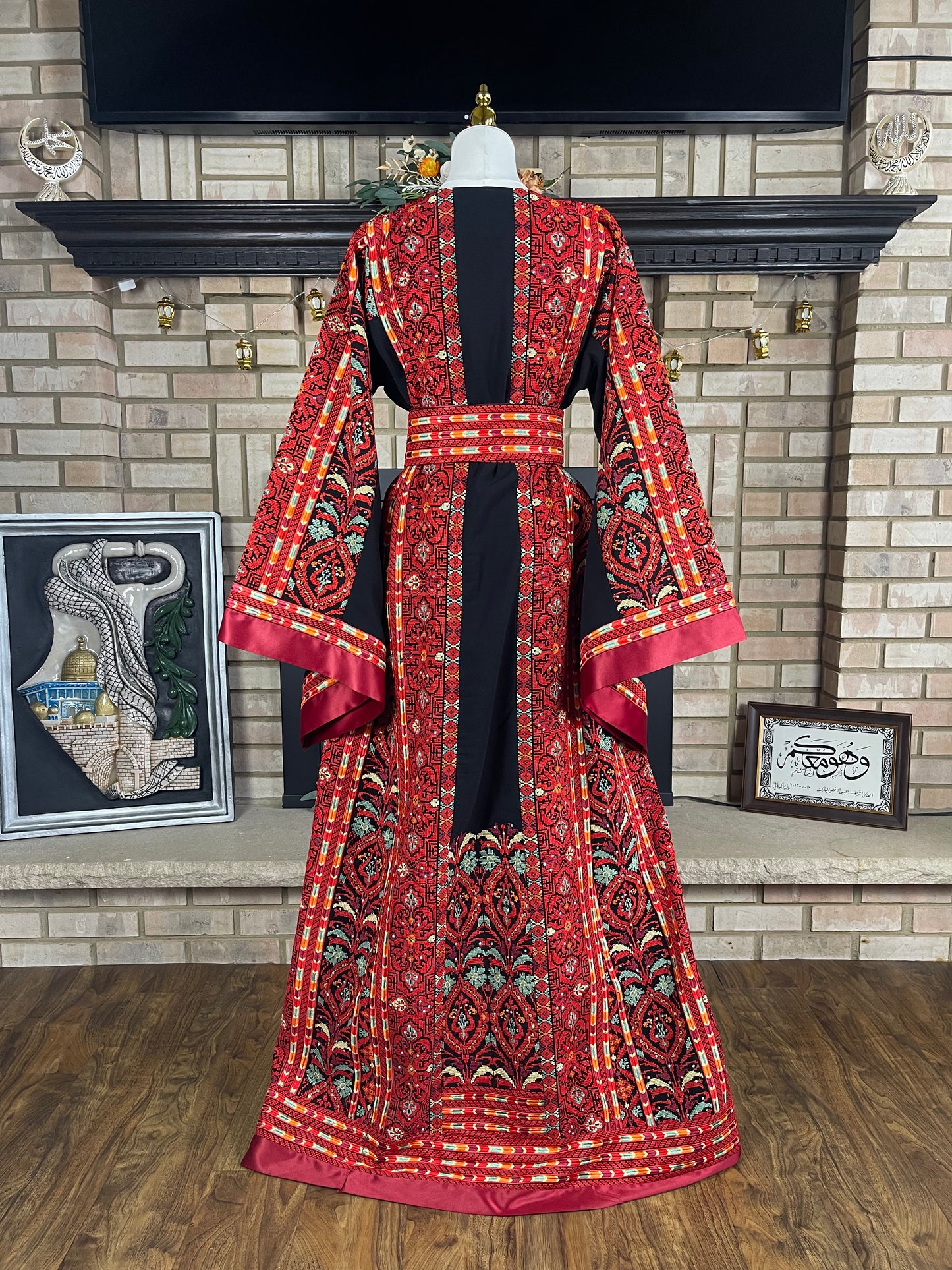 Black/Red Beit Lahia Thobe
