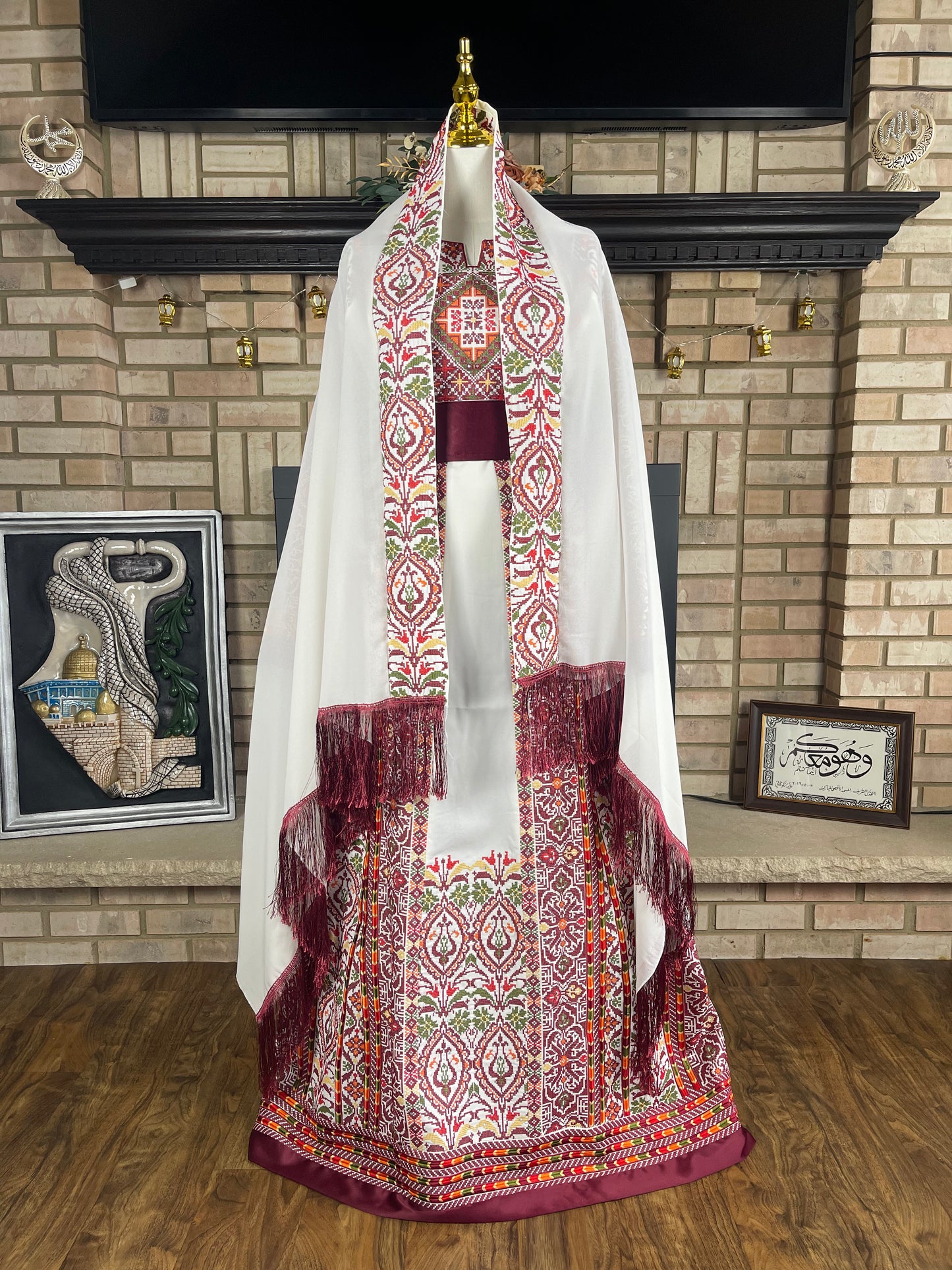 White/Burgundy Beit Lahia Thobe