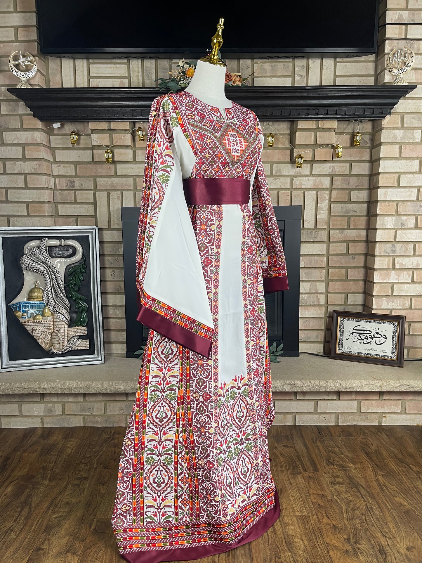 White/Burgundy Beit Lahia Thobe