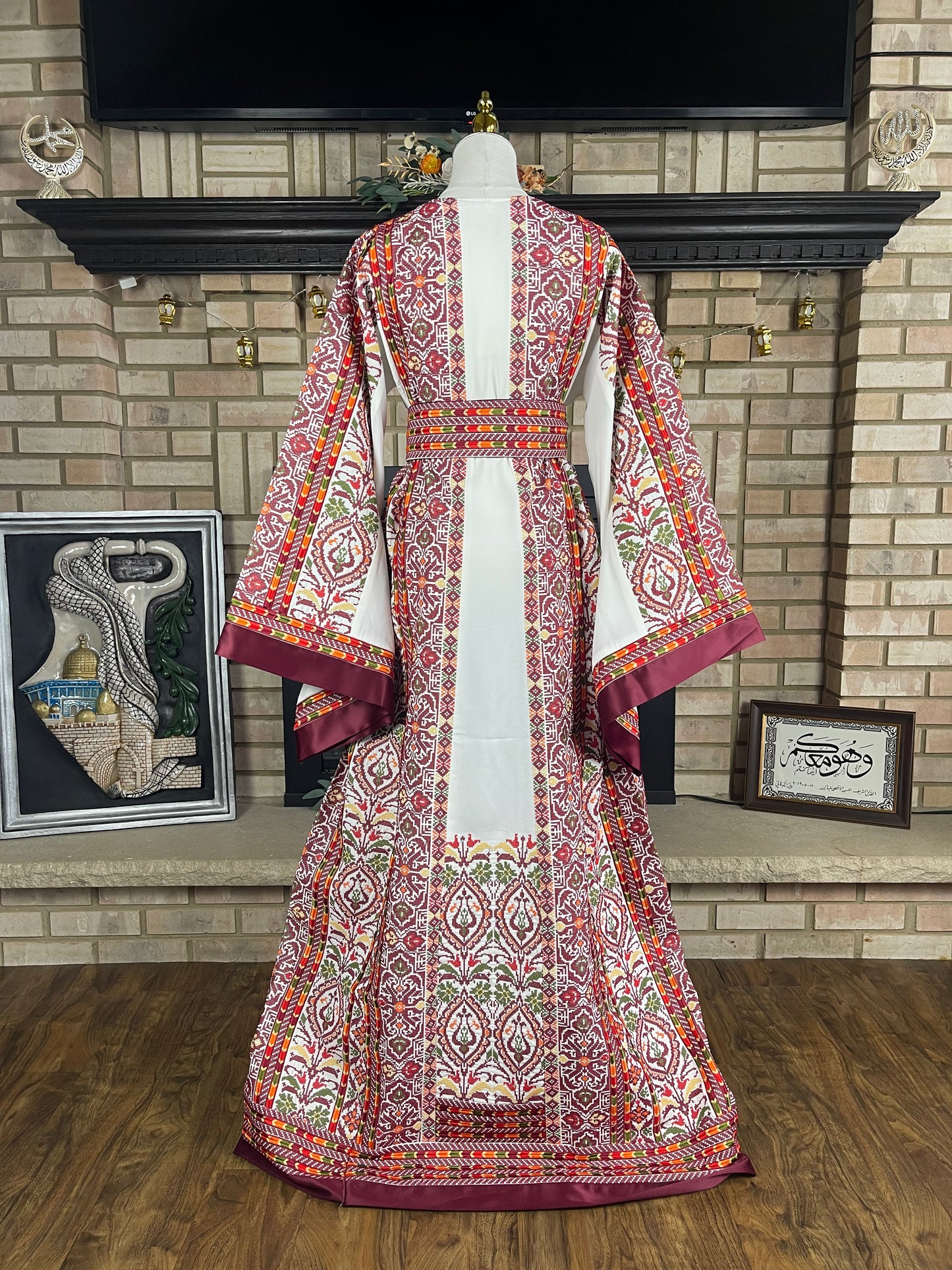White/Burgundy Beit Lahia Thobe