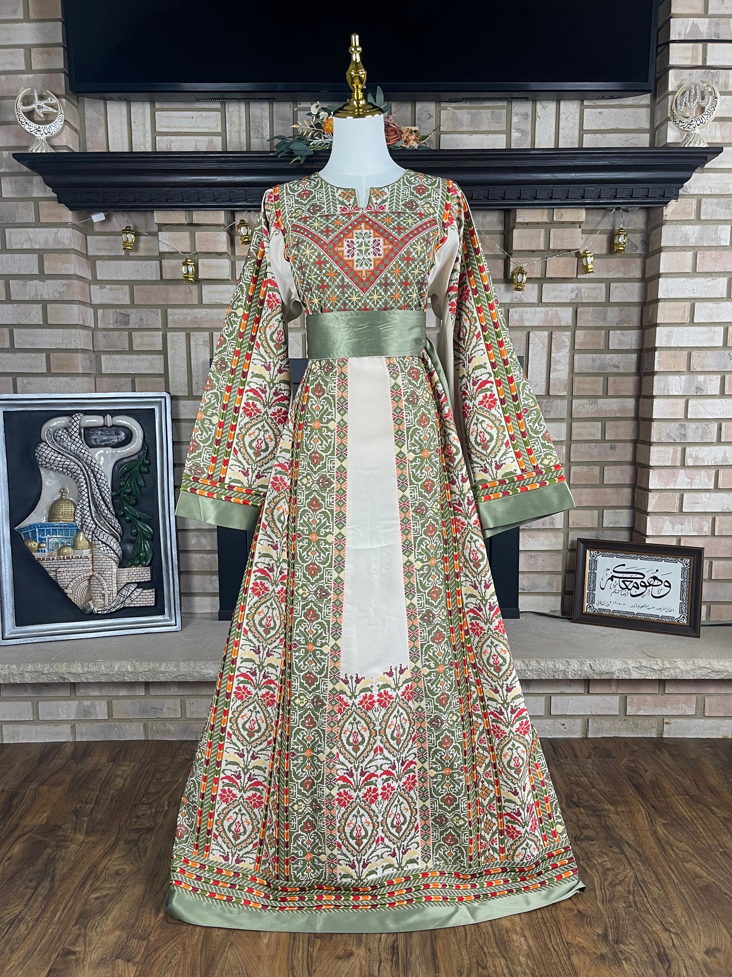 Cream/Green Beit Lahia Thobe