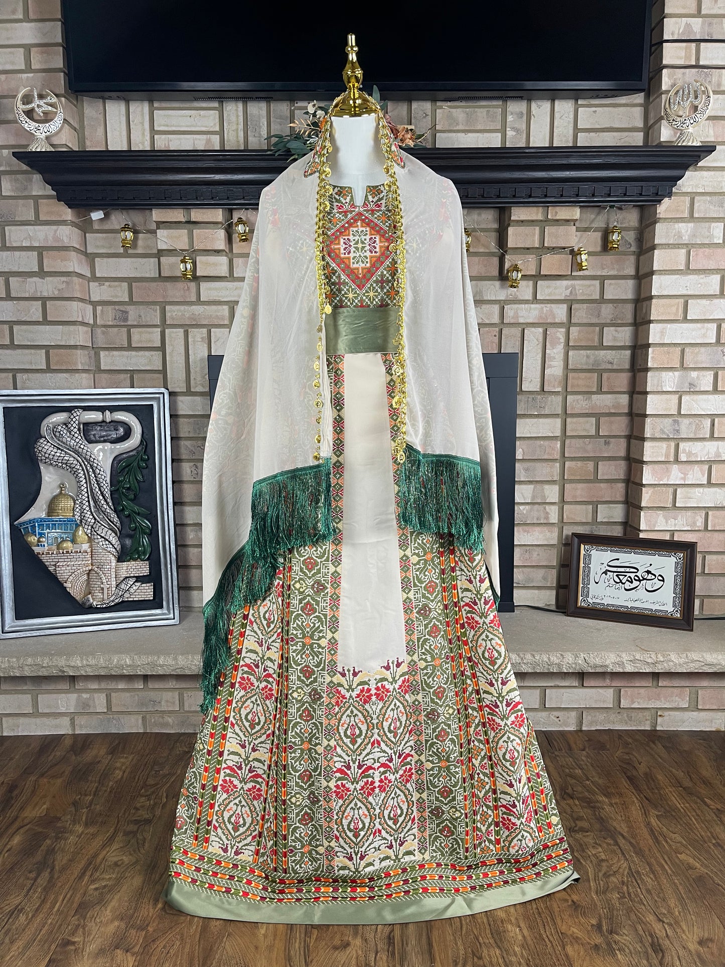 Cream/Green Beit Lahia Thobe