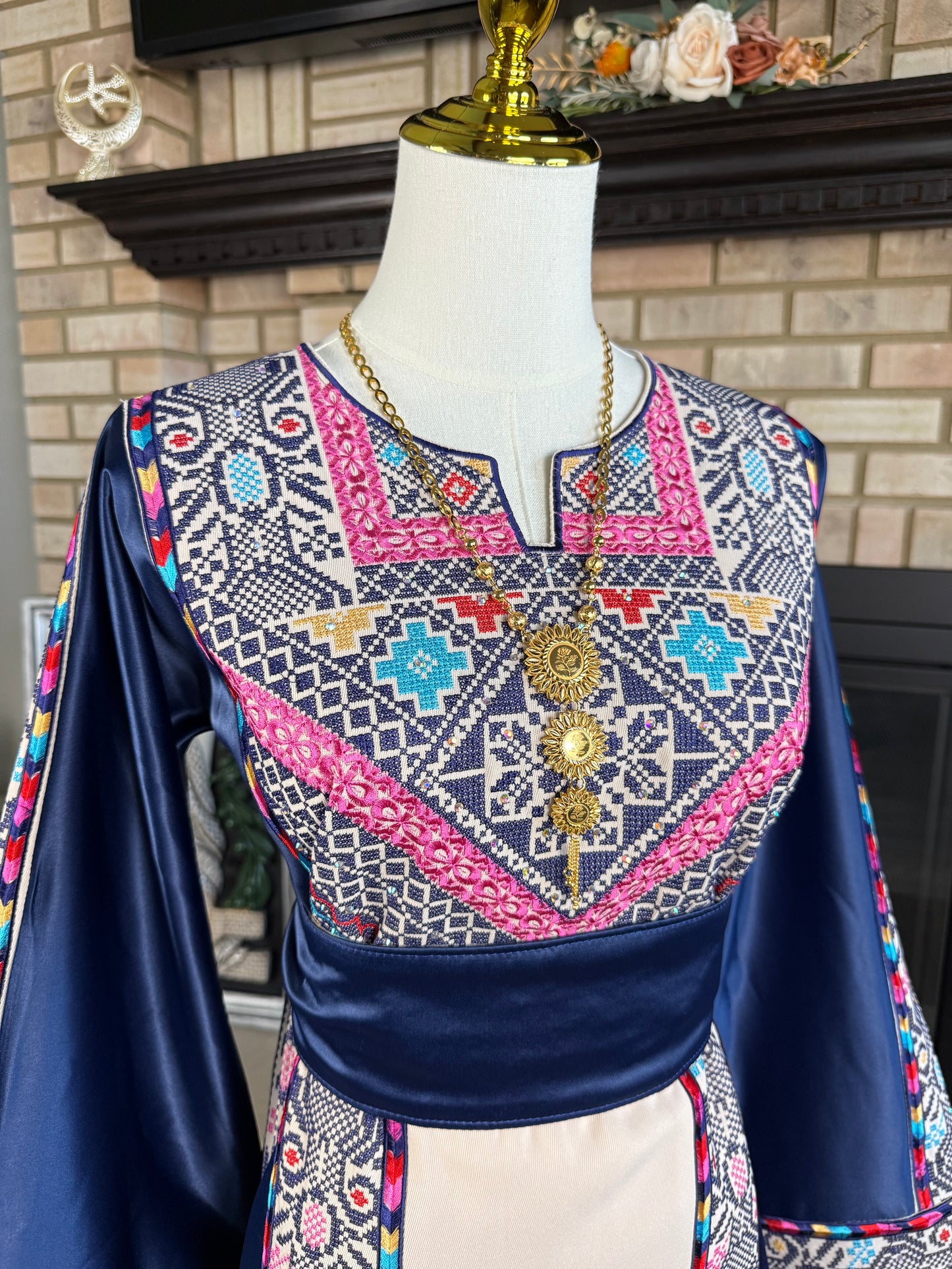 Cream/Navy Bayt Dajan Thobe