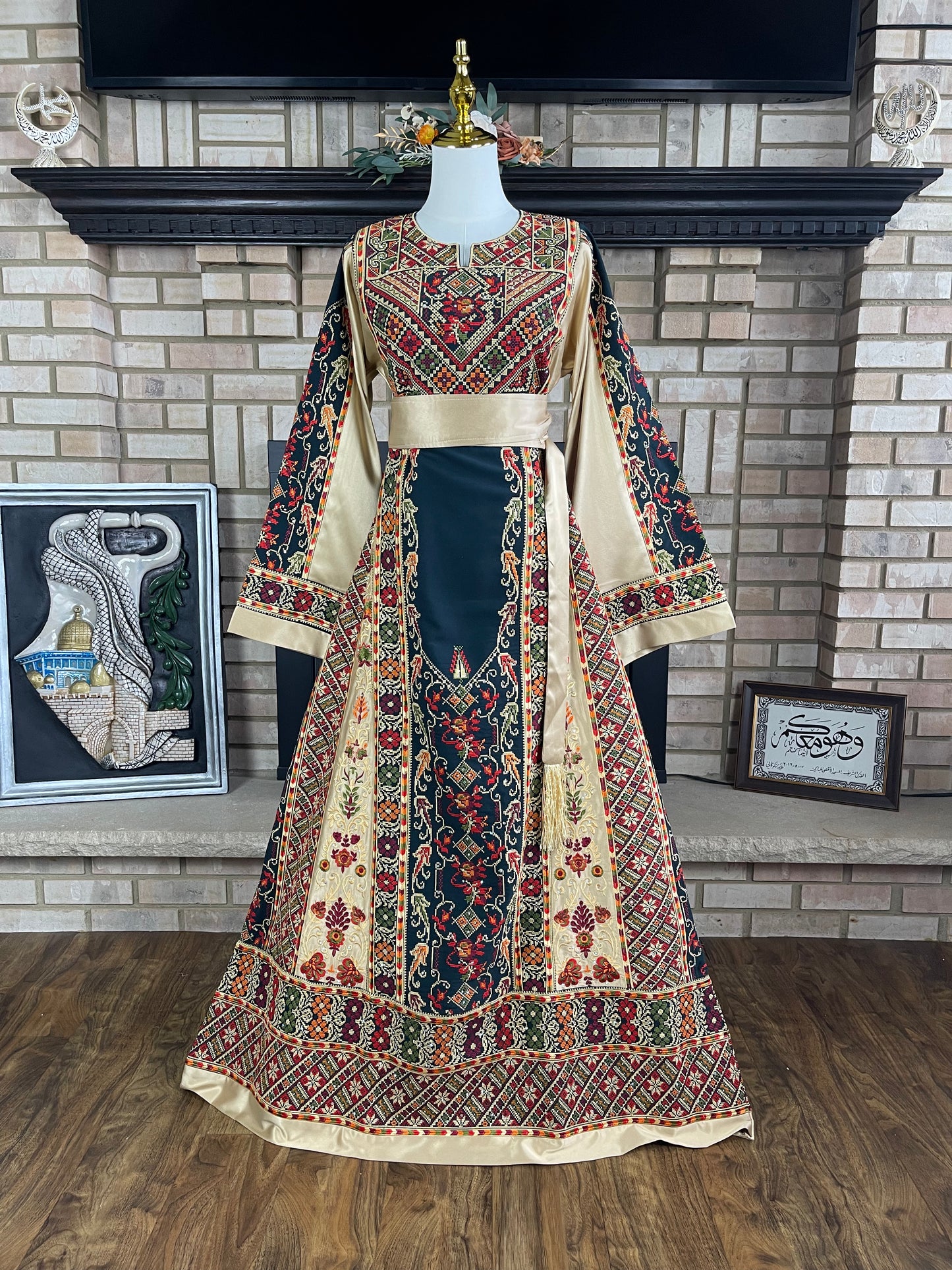 Green/Gold Turmus'ayya Thobe
