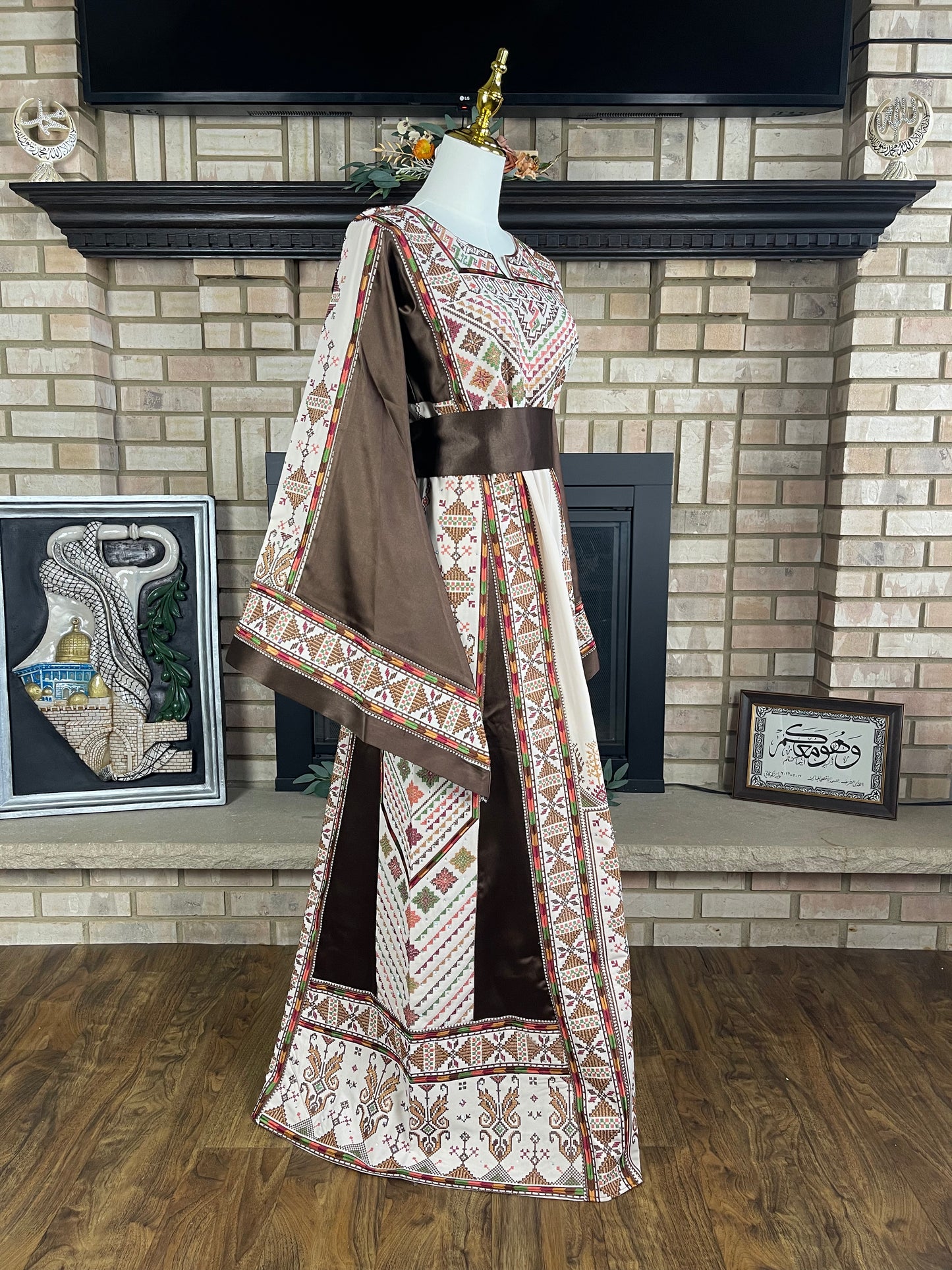 Cream/Brown Akka Thobe