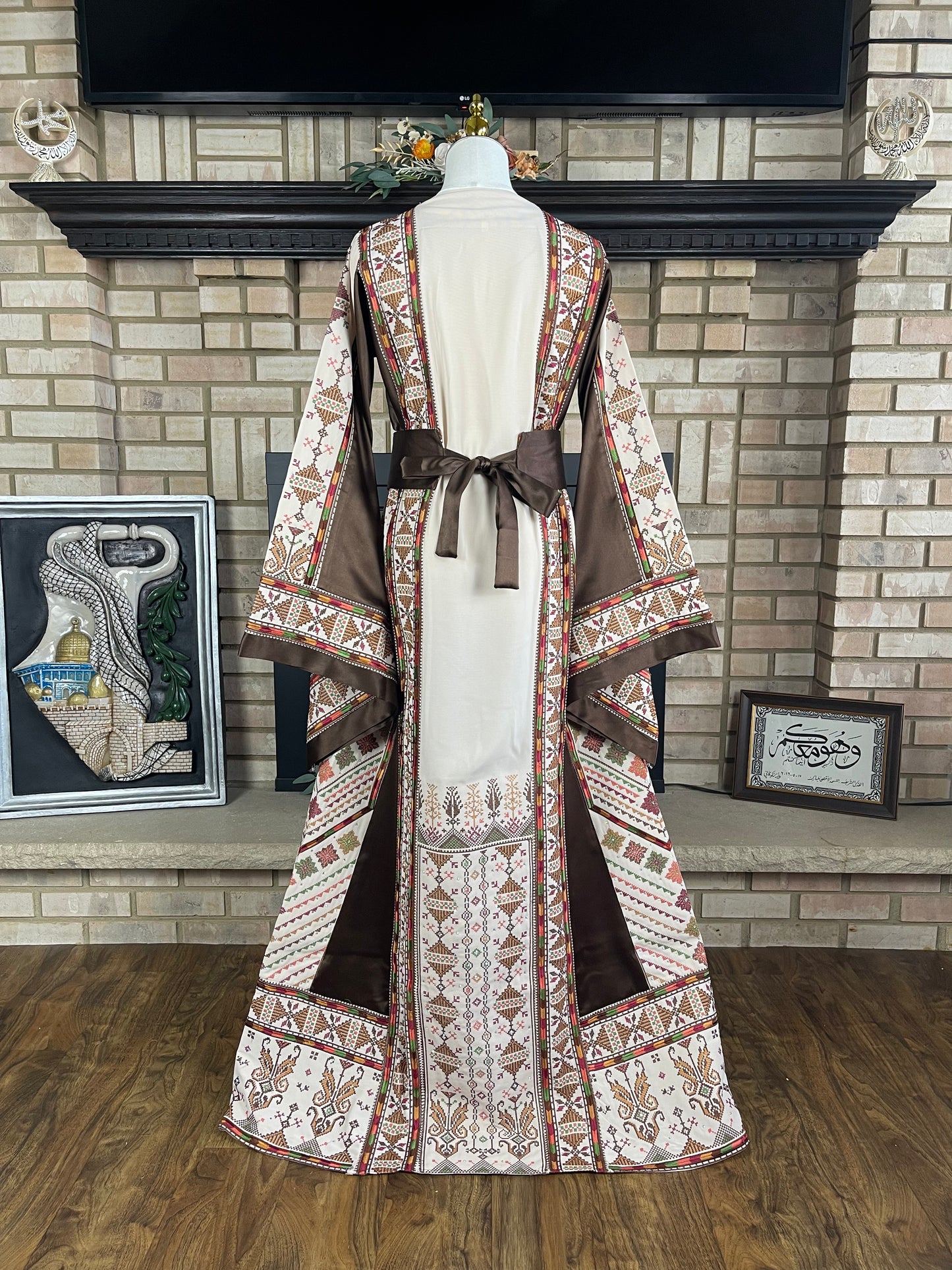 Cream/Brown Akka Thobe