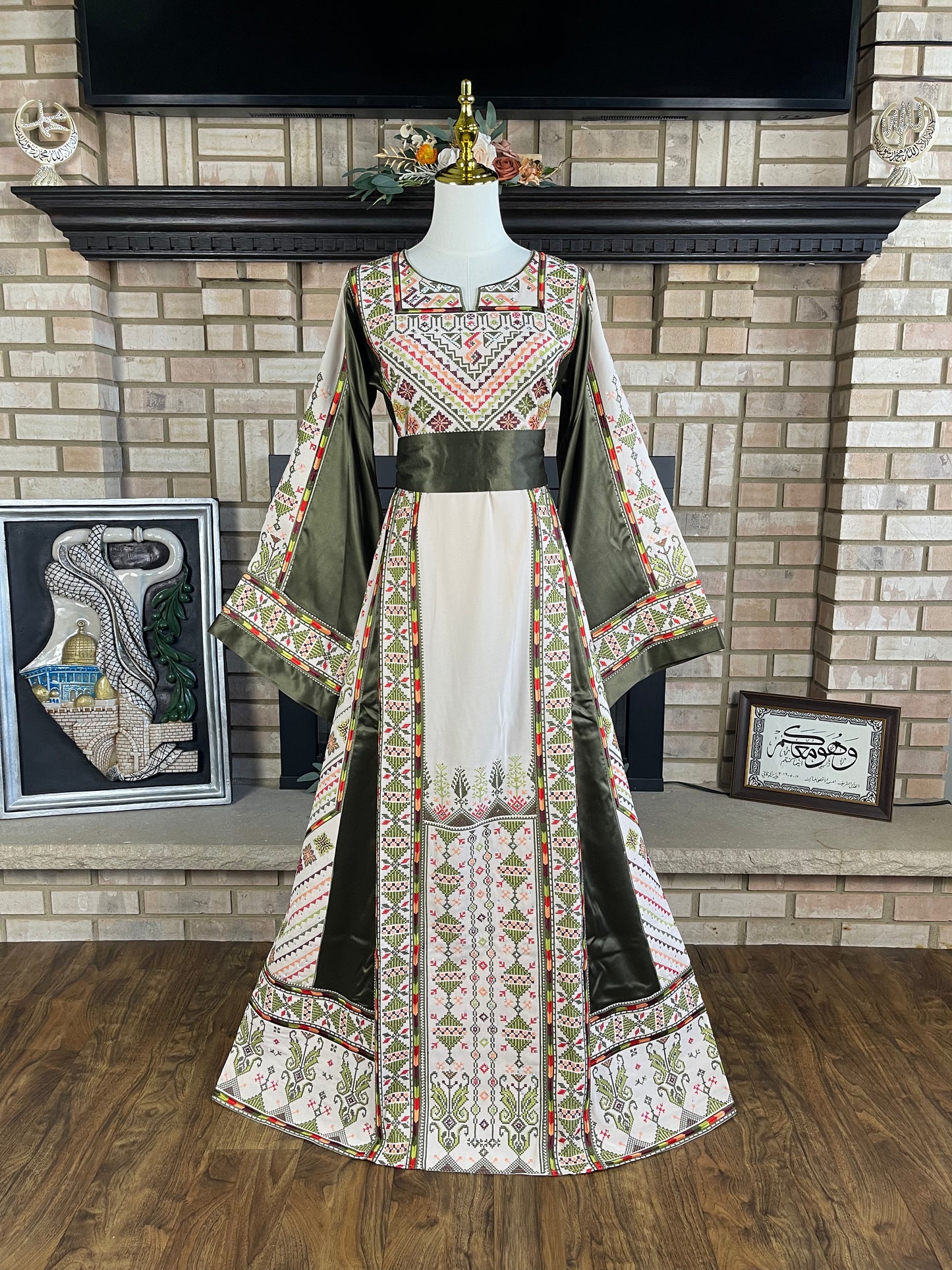 Cream/Green Akka Thobe