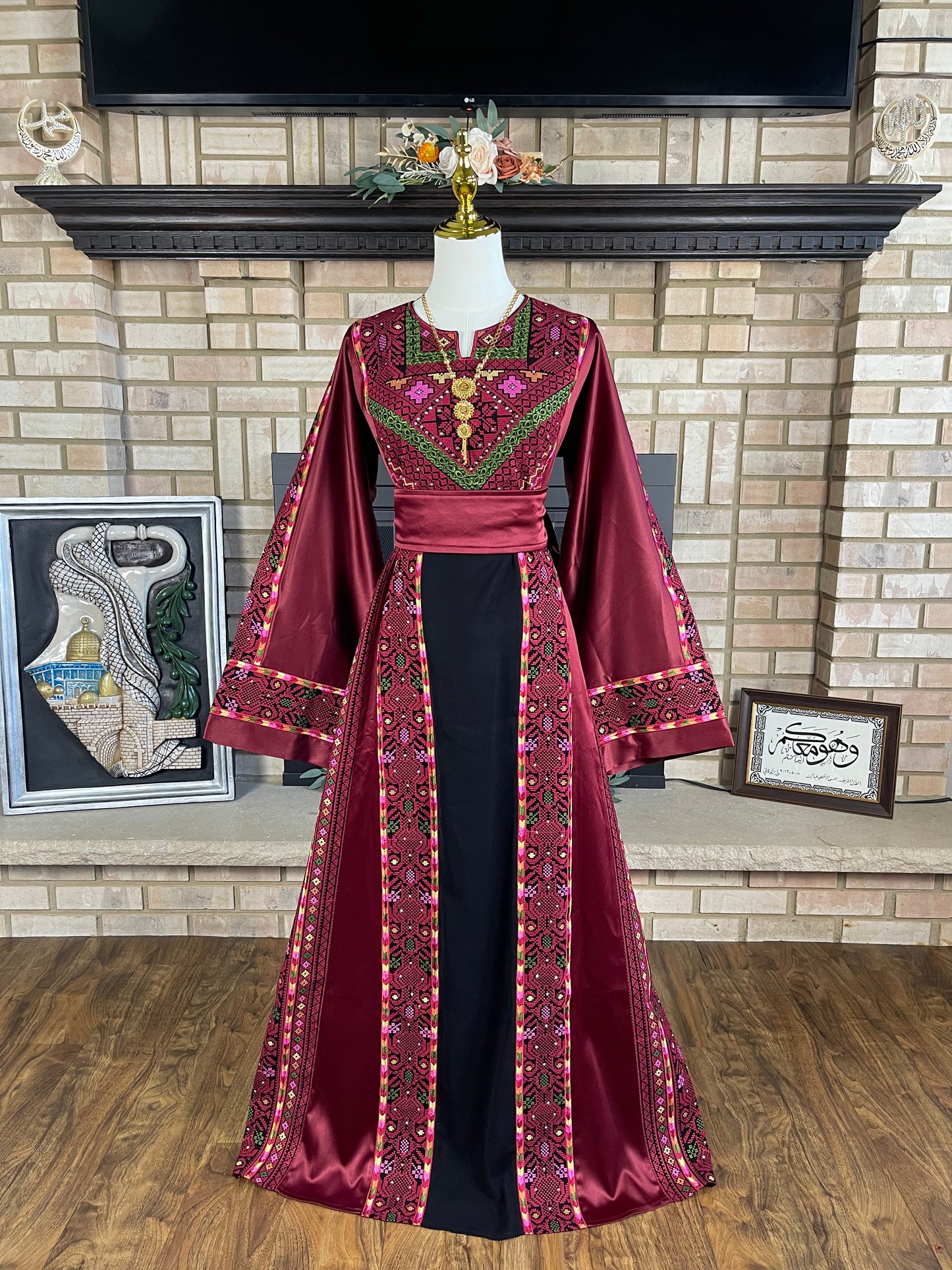 Black/Burgundy Bayt Dajan Thobe