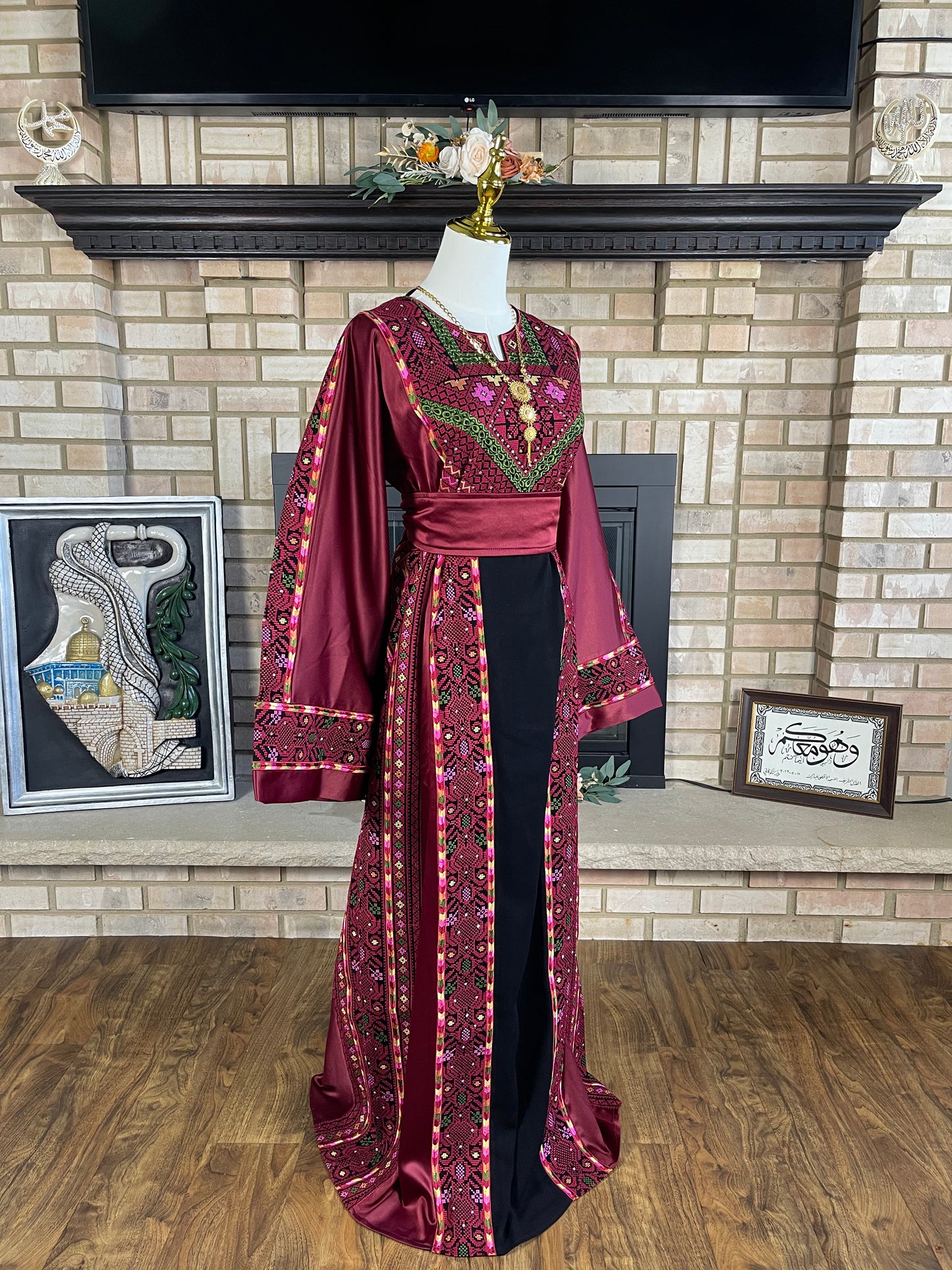 Black/Burgundy Bayt Dajan Thobe
