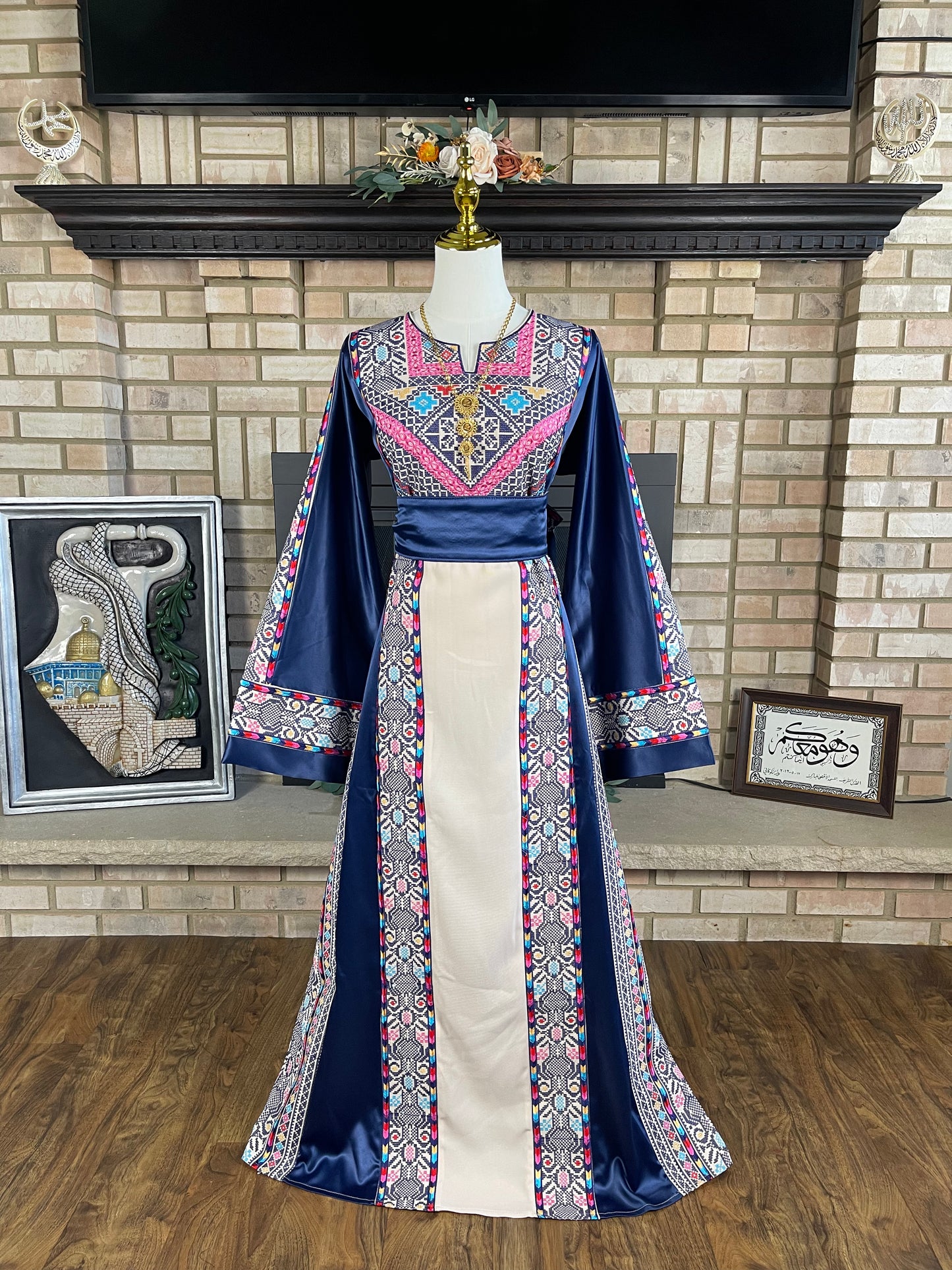 Cream/Navy Bayt Dajan Thobe