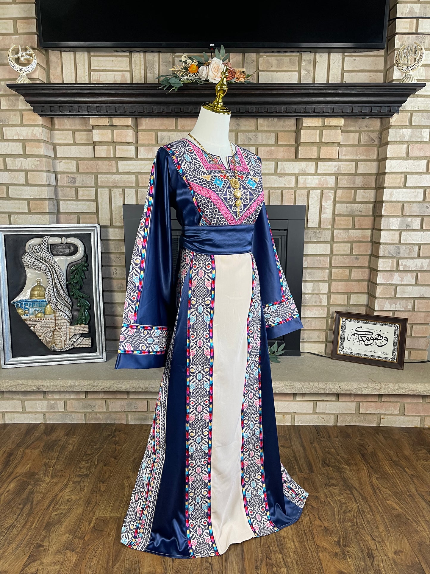 Cream/Navy Bayt Dajan Thobe