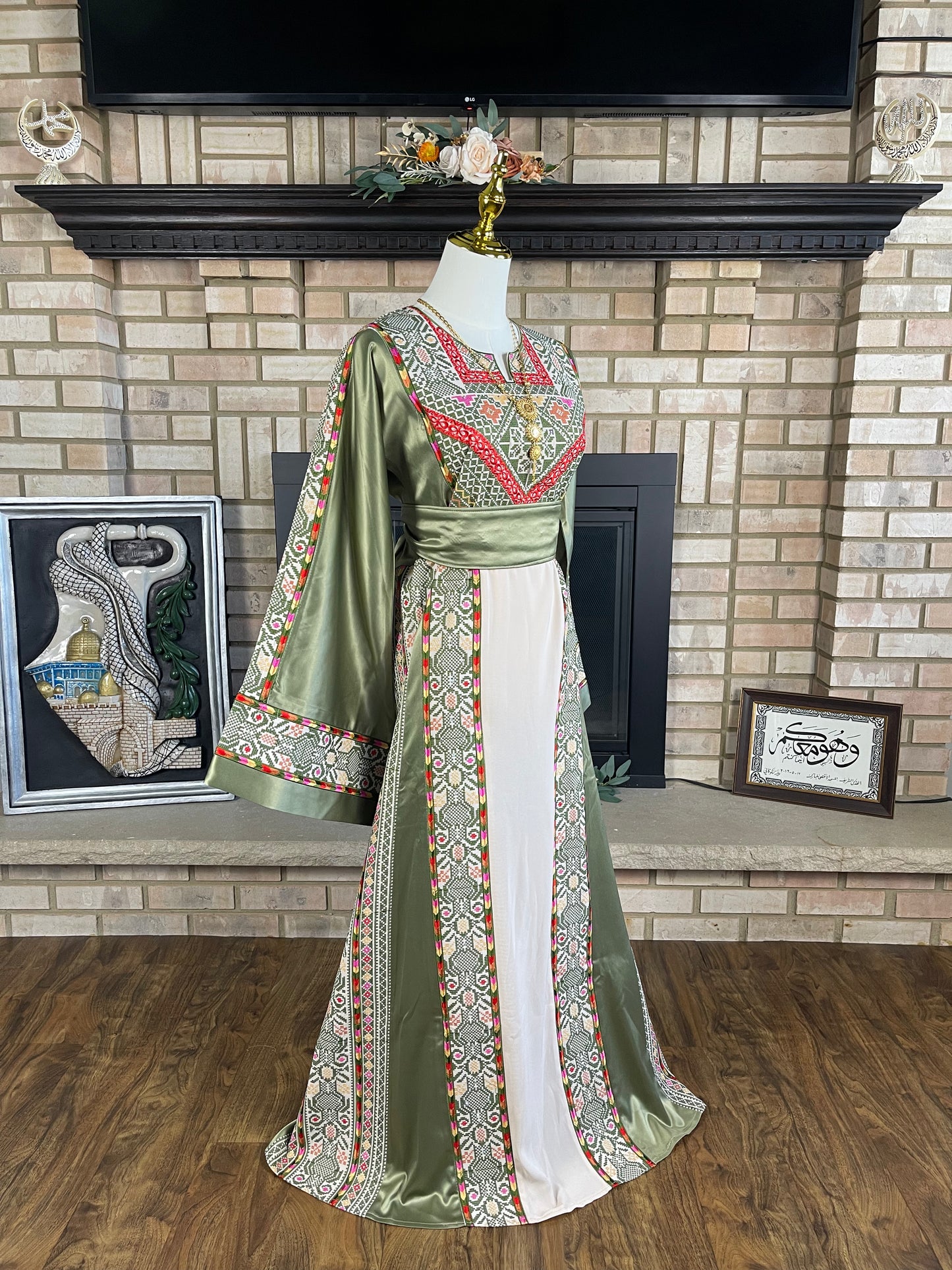 Cream/Green Bayt Dajan Thobe