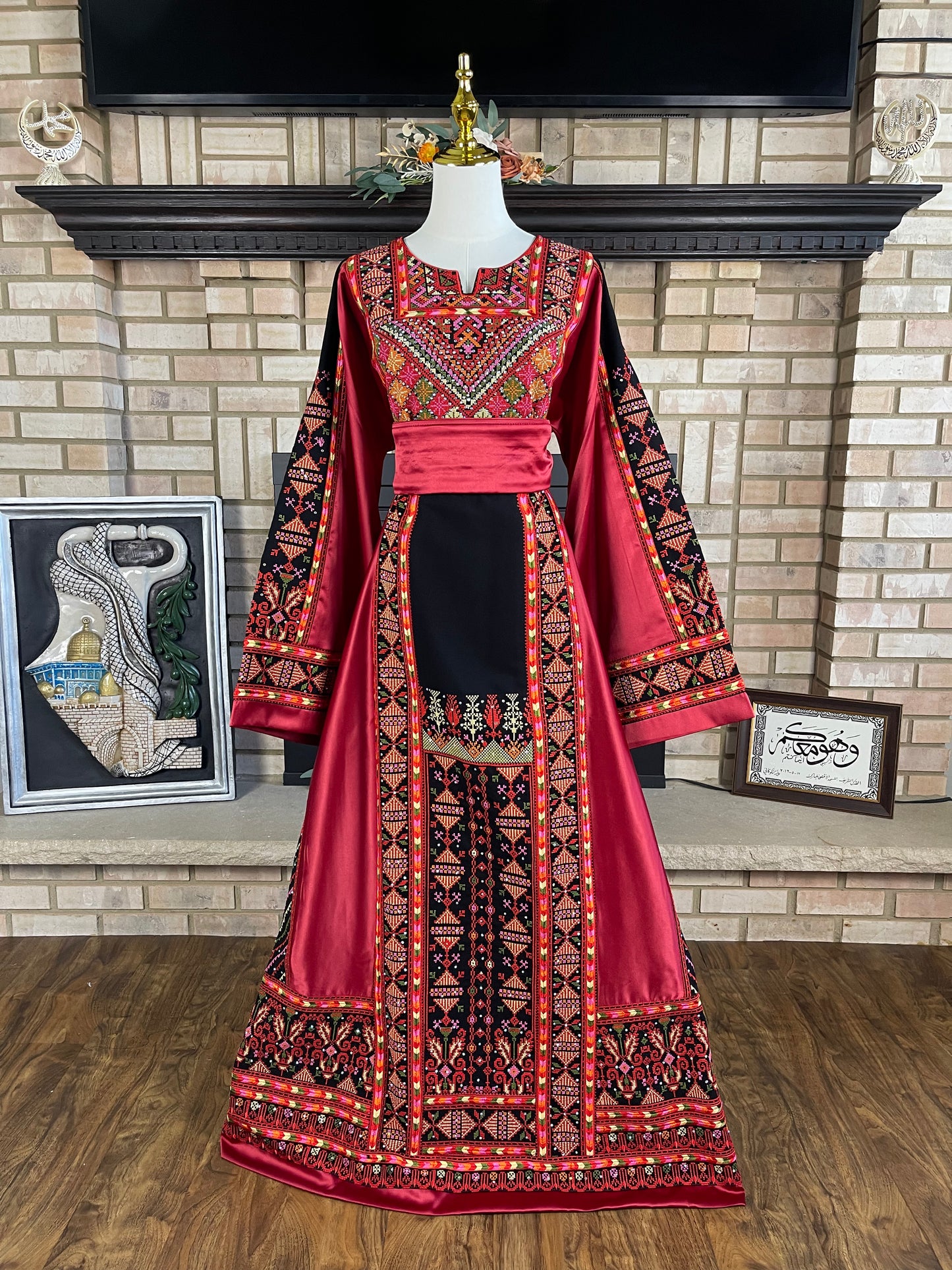 Black/Red Akka Thobe & Headpiece