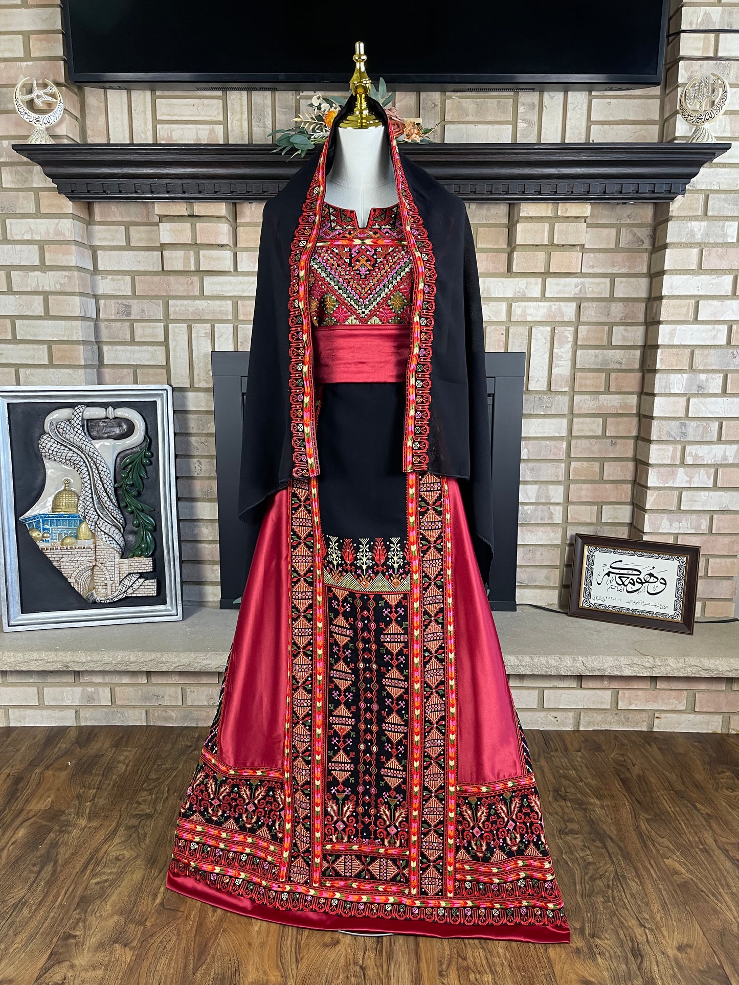Black/Red Akka Thobe & Headpiece