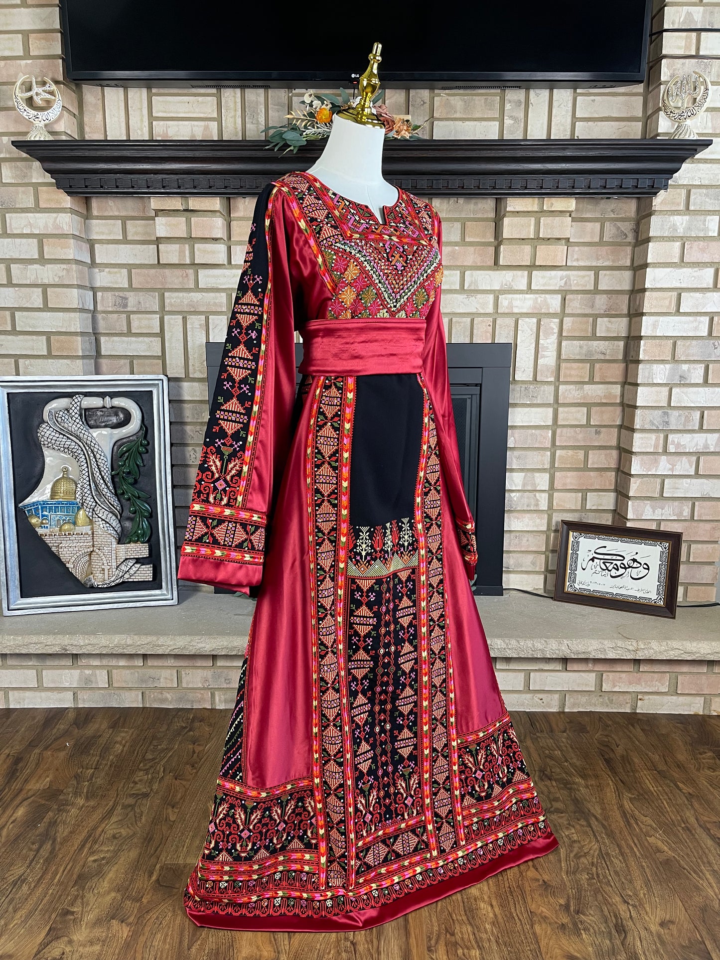 Black/Red Akka Thobe & Headpiece