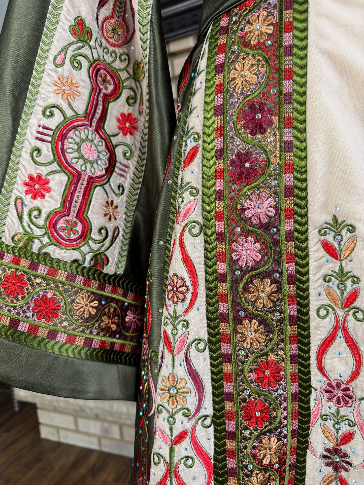 Cream/Green Velvet & Satin Malaka Thobe